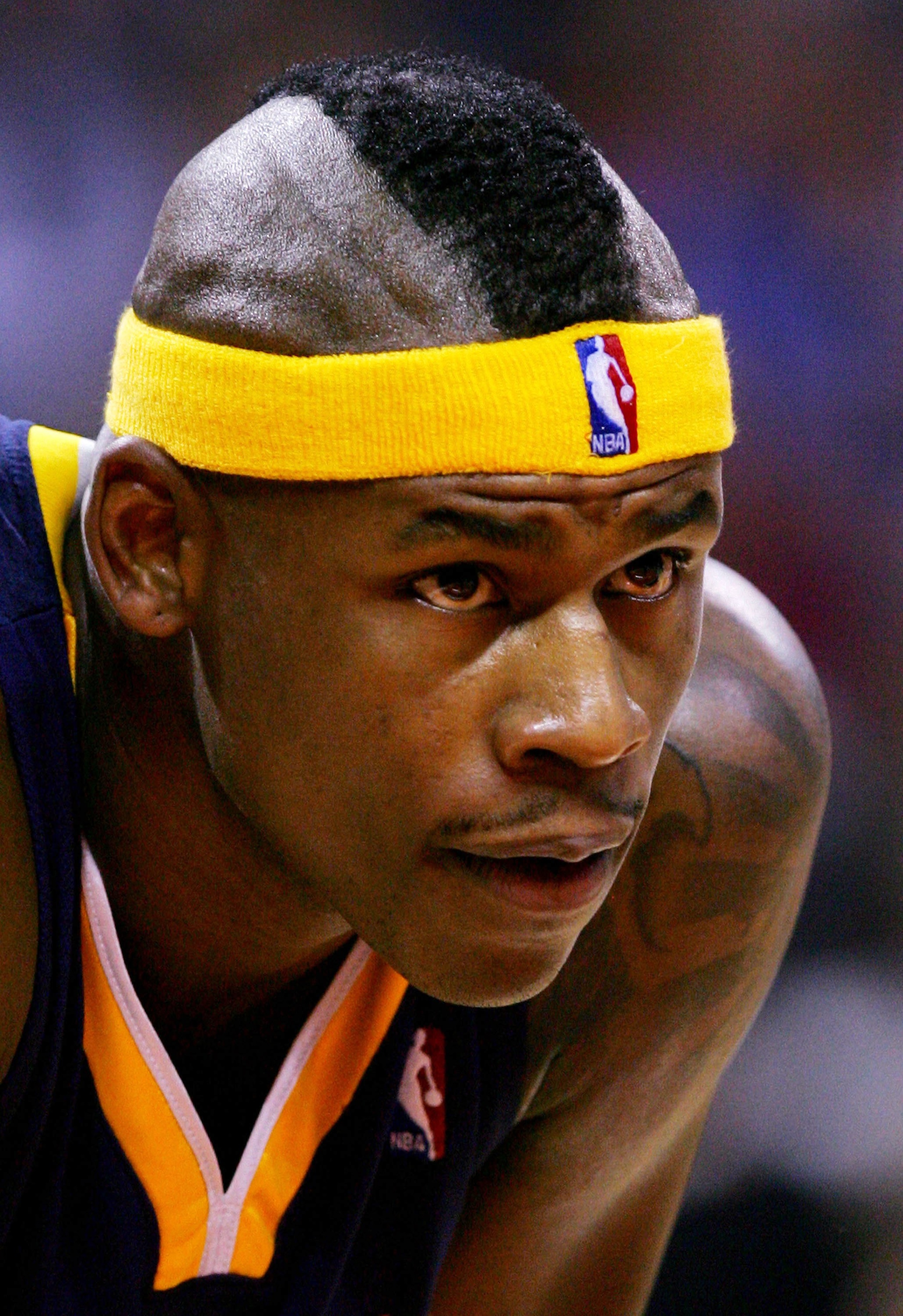 CHARLOTTE, NC - NOVEMBER 01:  Al Harrington #32 of the Indiana Pacers waits on the free throw line against the Charlotte Bobcats during their game on November 1, 2006 at the Charlotte Bobcats Arena in Charlotte, North Carolina.  NOTE TO USER: User express