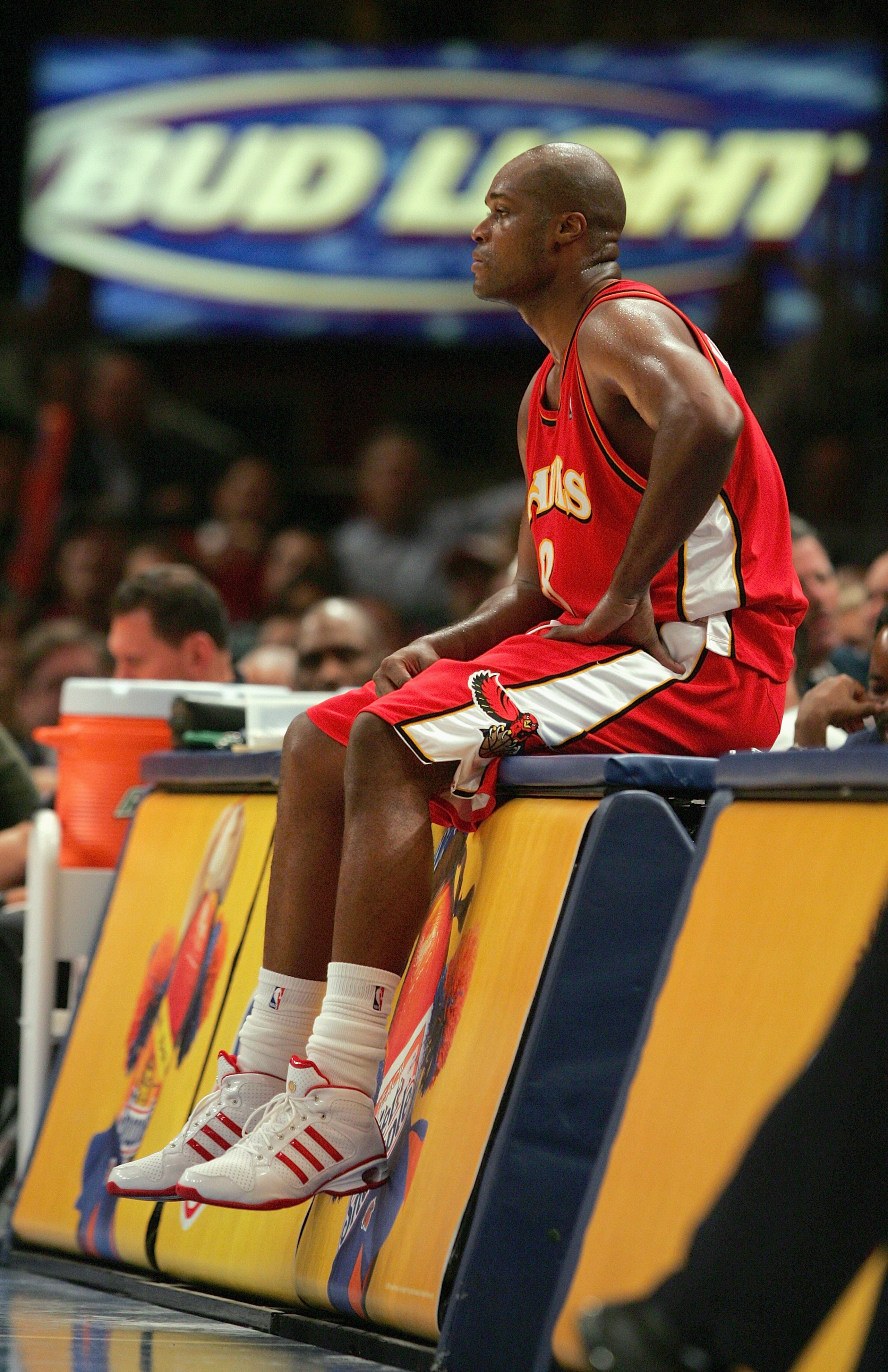 NEW YORK - NOVEMBER 23:  Antoine Walker #8 of the Atlanta Hawks looks on against the New York Knicks on November 23, 2004 at Madison Square Garden in New York City.  The Knicks defeated the Hawks 104-88.  NOTE TO USER: User expressly acknowledges and agre