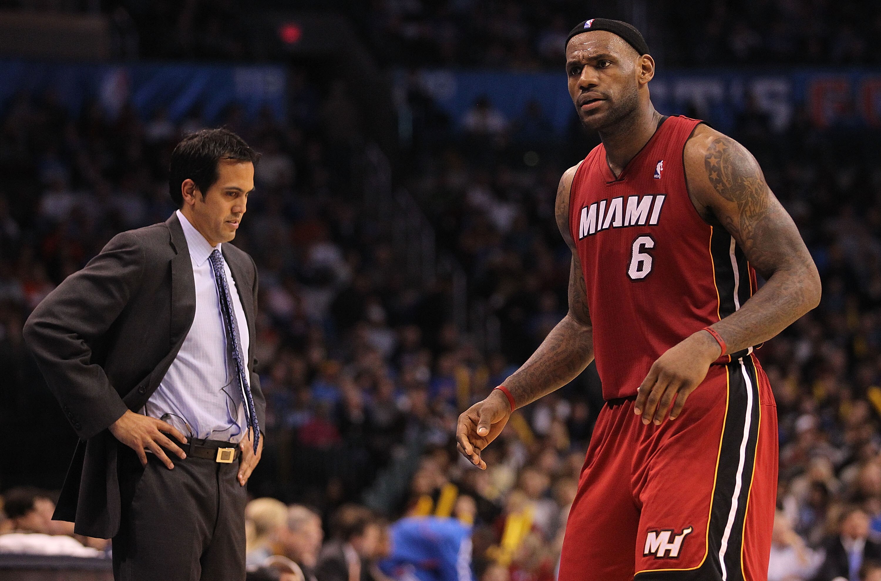 OKLAHOMA CITY, OK - JANUARY 30:  Forward LeBron James #6 of the Miami Heat at Ford Center on January 30, 2011 in Oklahoma City, Oklahoma.  NOTE TO USER: User expressly acknowledges and agrees that, by downloading and or using this photograph, User is cons