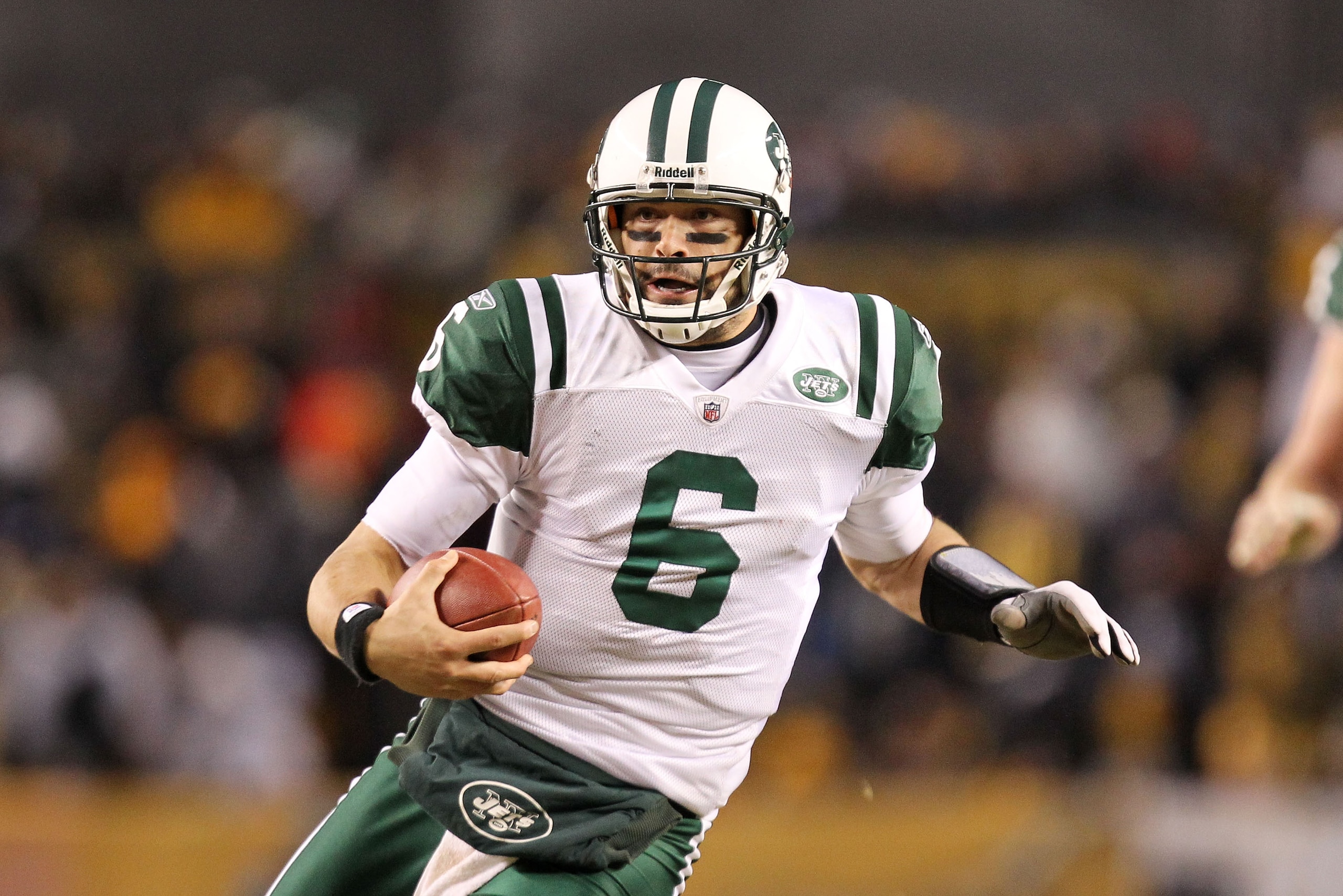 PITTSBURGH, PA - JANUARY 23:  Mark Sanchez #6 of the New York Jets runs dow field during their 19 to 24 loss to the Pittsburgh Steelers in the 2011 AFC Championship game at Heinz Field on January 23, 2011 in Pittsburgh, Pennsylvania.  (Photo by Ronald Mar