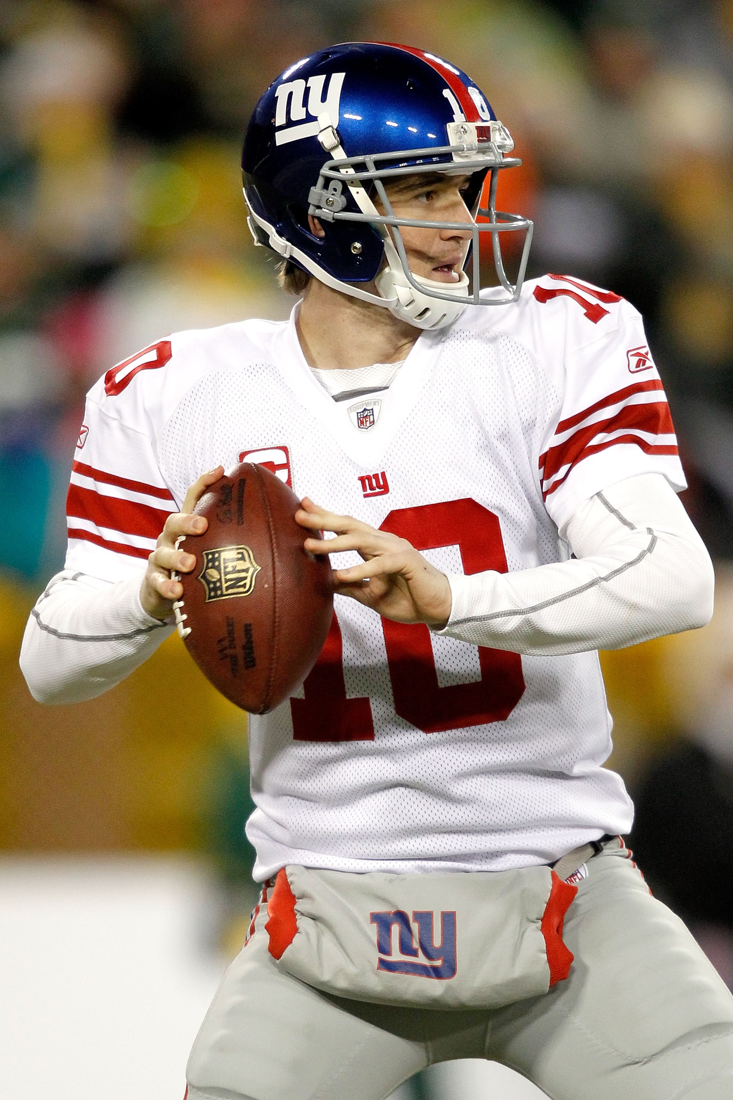 GREEN BAY, WI - DECEMBER 26:  Eli Manning #10 of the New York Giants throws against the Green Bay Packers at Lambeau Field on December 26, 2010 in Green Bay, Wisconsin.  (Photo by Matthew Stockman/Getty Images)