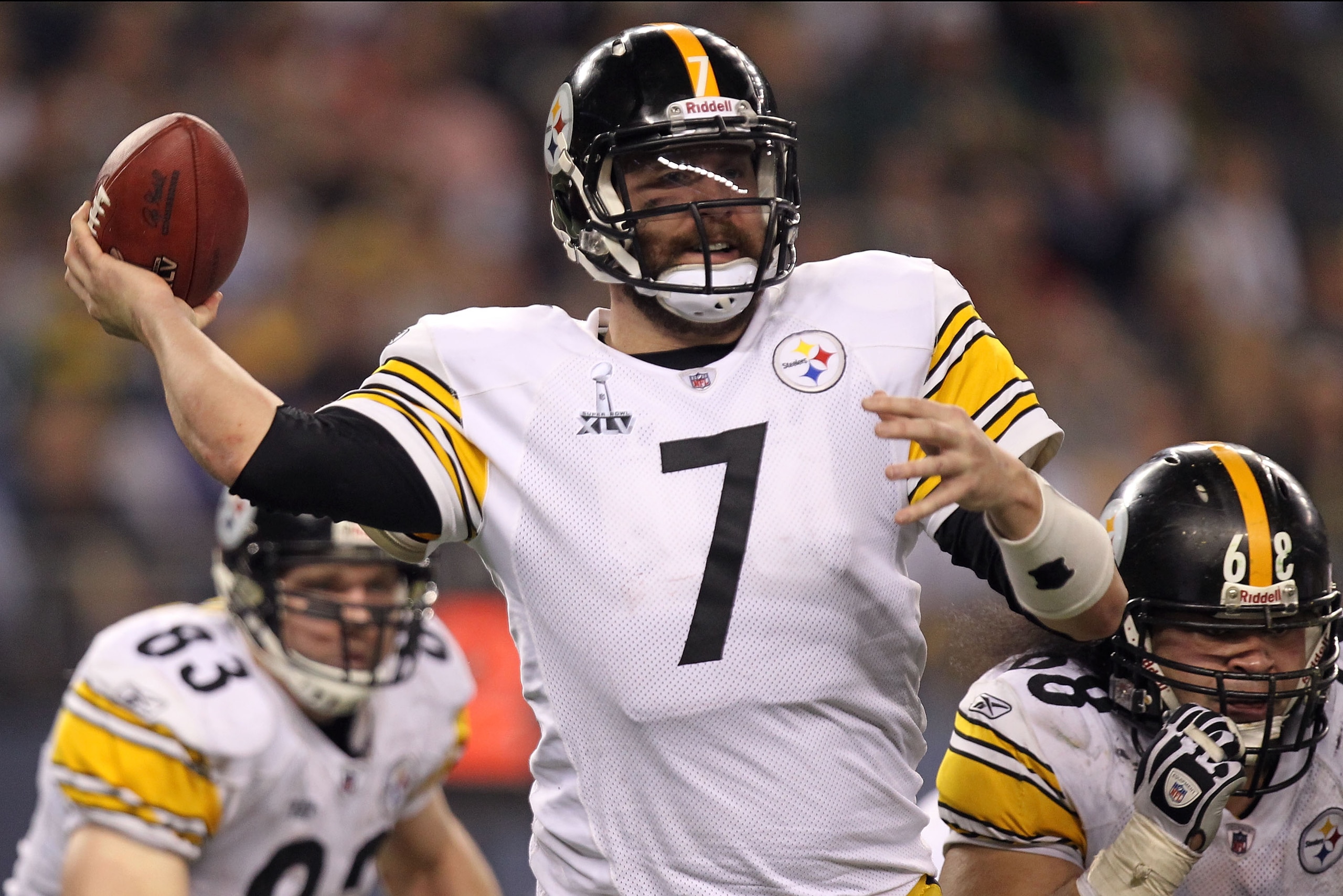 ARLINGTON, TX - FEBRUARY 06:  Ben Roethlisberger #7 of the Pittsburgh Steelers drops back to pass against the Green Bay Packers during Super Bowl XLV at Cowboys Stadium on February 6, 2011 in Arlington, Texas.  (Photo by Ronald Martinez/Getty Images)