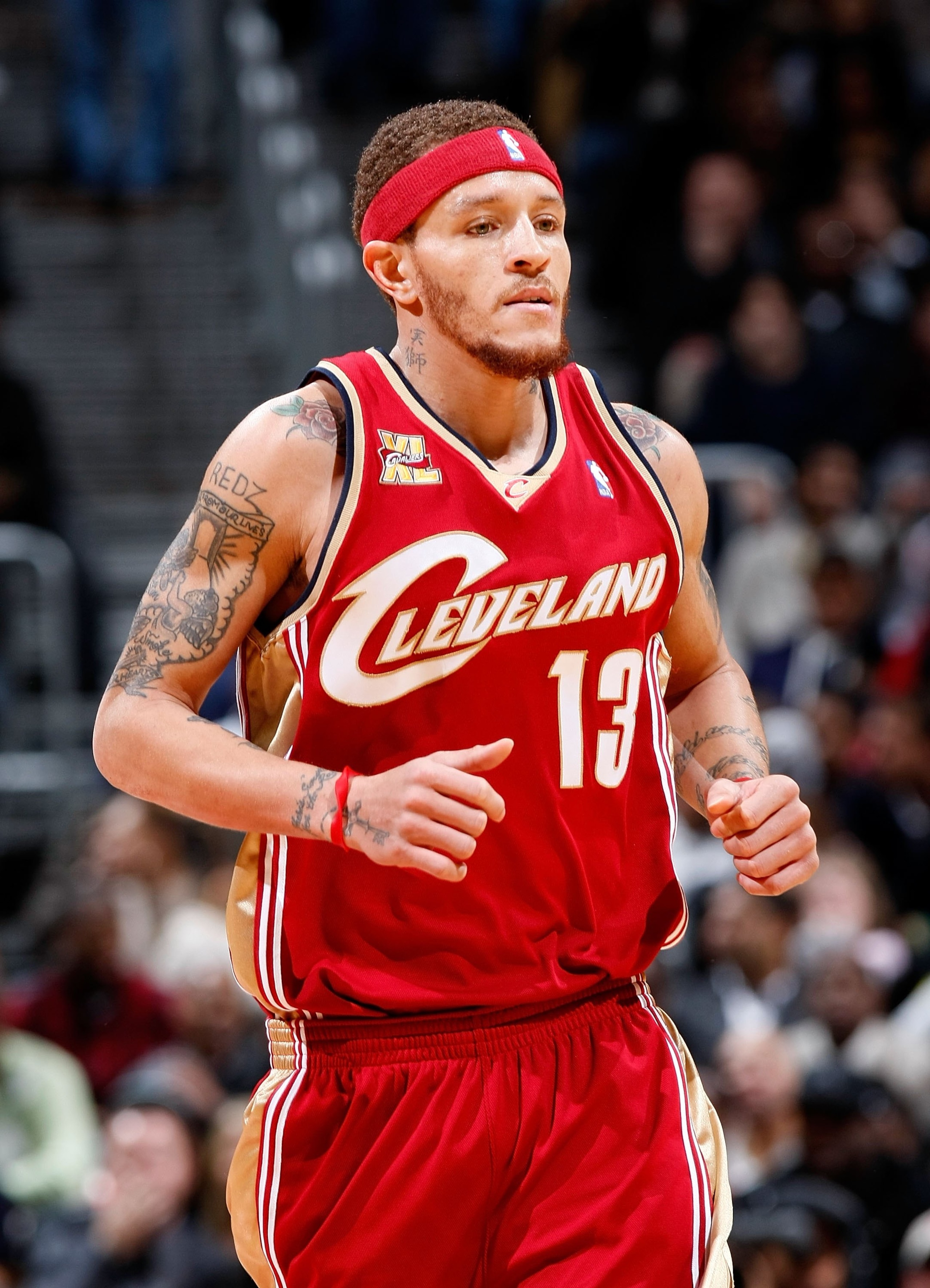 ATLANTA - DECEMBER 29:  Delonte West #13 of the Cleveland Cavaliers against the Atlanta Hawks at Philips Arena on December 29, 2009 in Atlanta, Georgia.  NOTE TO USER: User expressly acknowledges and agrees that, by downloading and/or using this Photograp