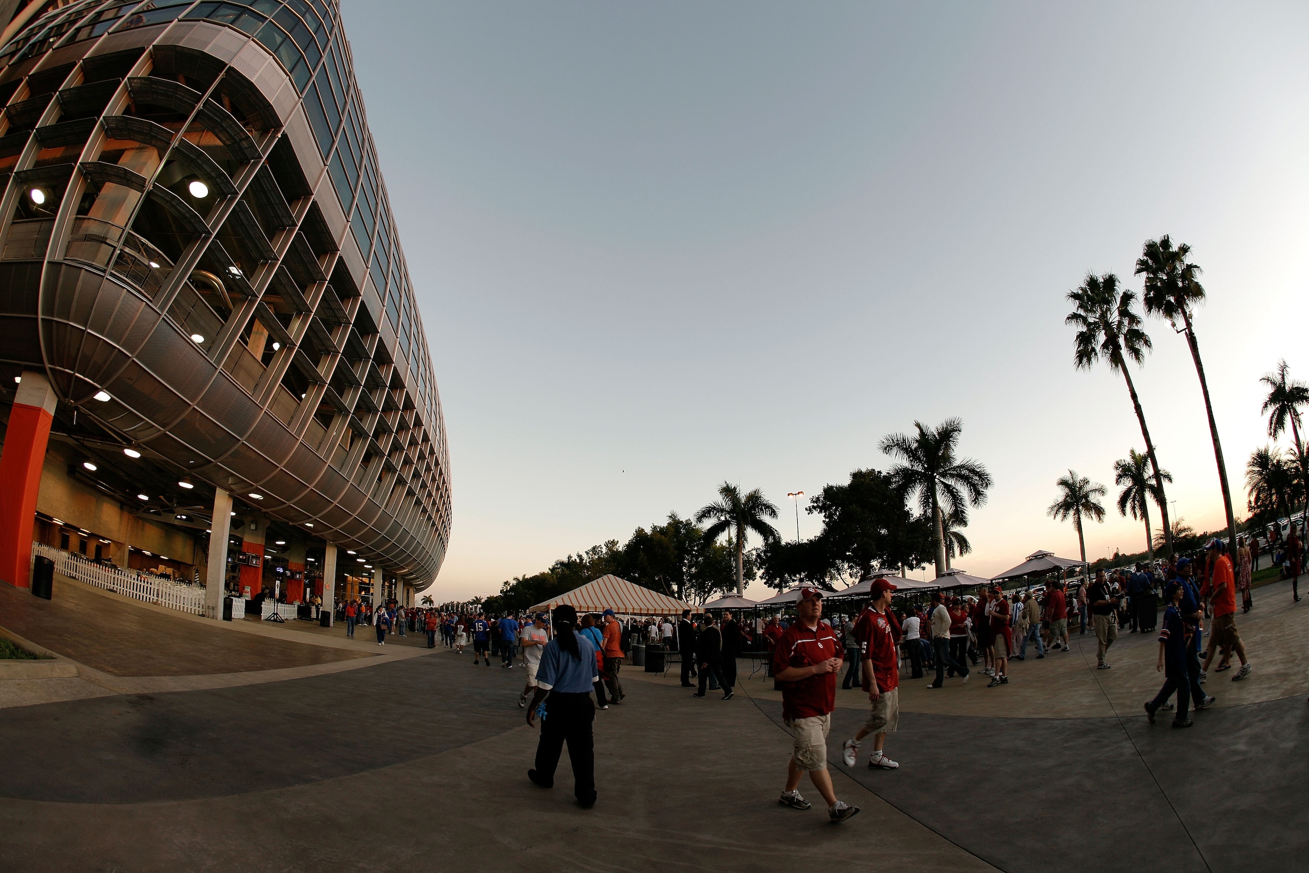 MIAMI - JANUARY 08:   Fans walk around outside the stadium prior to the FedEx BCS National Championship game between the Oklahoma Sooners and the Florida Gators at Dolphin Stadium on January 8, 2009 in Miami, Florida.  (Photo by Doug Benc/Getty Images)