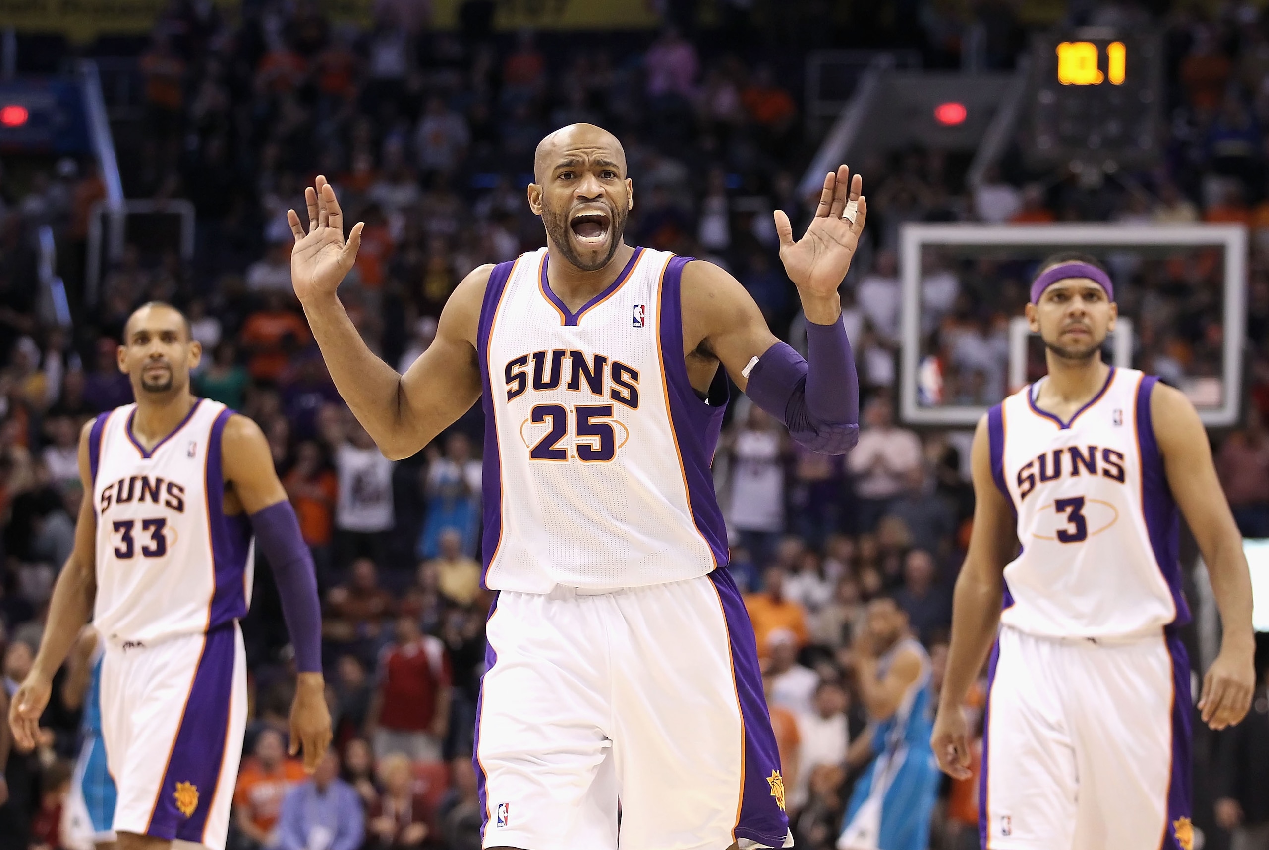 PHOENIX, AZ - JANUARY 30: Vince Carter #25 of the Phoenix Suns reacts to a non call by the referee late in the fourth quarter of the NBA game against the New Orleans Hornets at US Airways Center on January 30, 2011 in Phoenix, Arizona. The Suns defeated PHOENIX, AZ - JANUARY 30: Vince Carter #25 of the Phoenix Suns reacts to a non call by the referee late in the fourth quarter of the NBA game against the New Orleans Hornets at US Airways Center on January 30, 2011 in Phoenix, Arizona. The Suns defeated