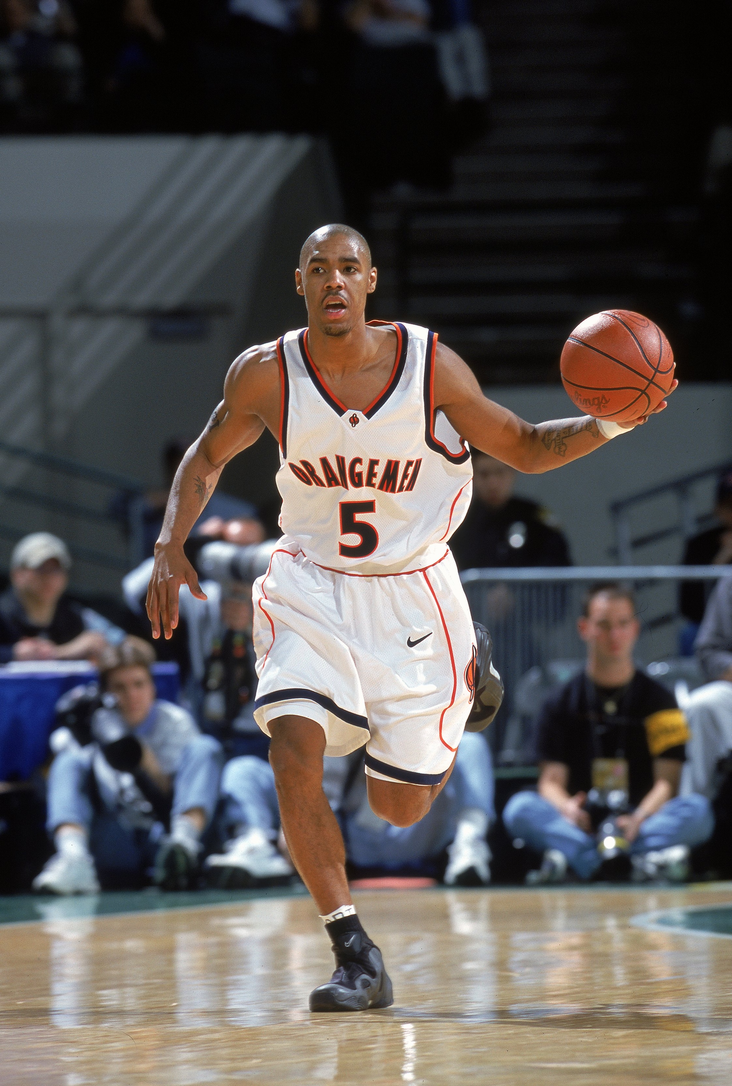 18 Mar 2000: Jason Hart #5 of the Syracuse Orangemen dribbles down the court during round two of the NCAA Tournament Game against the Kentucky Wildcats at the Cleveland State University Convocation Center in Cleveland, Ohio. The Orangemen defeated the Wil