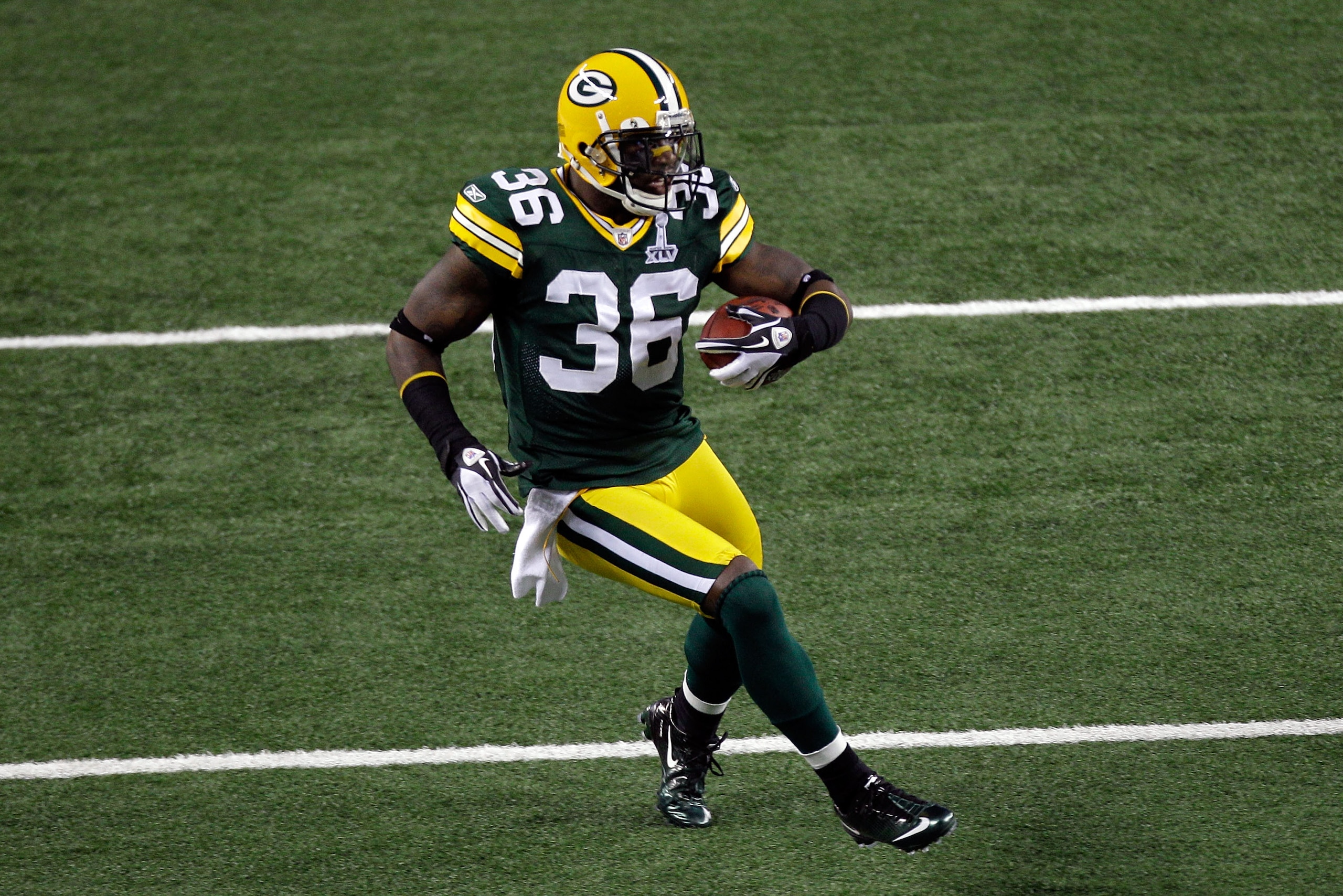 ARLINGTON, TX - FEBRUARY 06: Nick Collins #36 of the Green Bay Packers runs 37 yards for a touchdown after making an interception in the first quarter against the Pittsburgh Steelers during Super Bowl XLV at Cowboys Stadium on February 6, 2011 in Arlingt ARLINGTON, TX - FEBRUARY 06: Nick Collins #36 of the Green Bay Packers runs 37 yards for a touchdown after making an interception in the first quarter against the Pittsburgh Steelers during Super Bowl XLV at Cowboys Stadium on February 6, 2011 in Arlingt