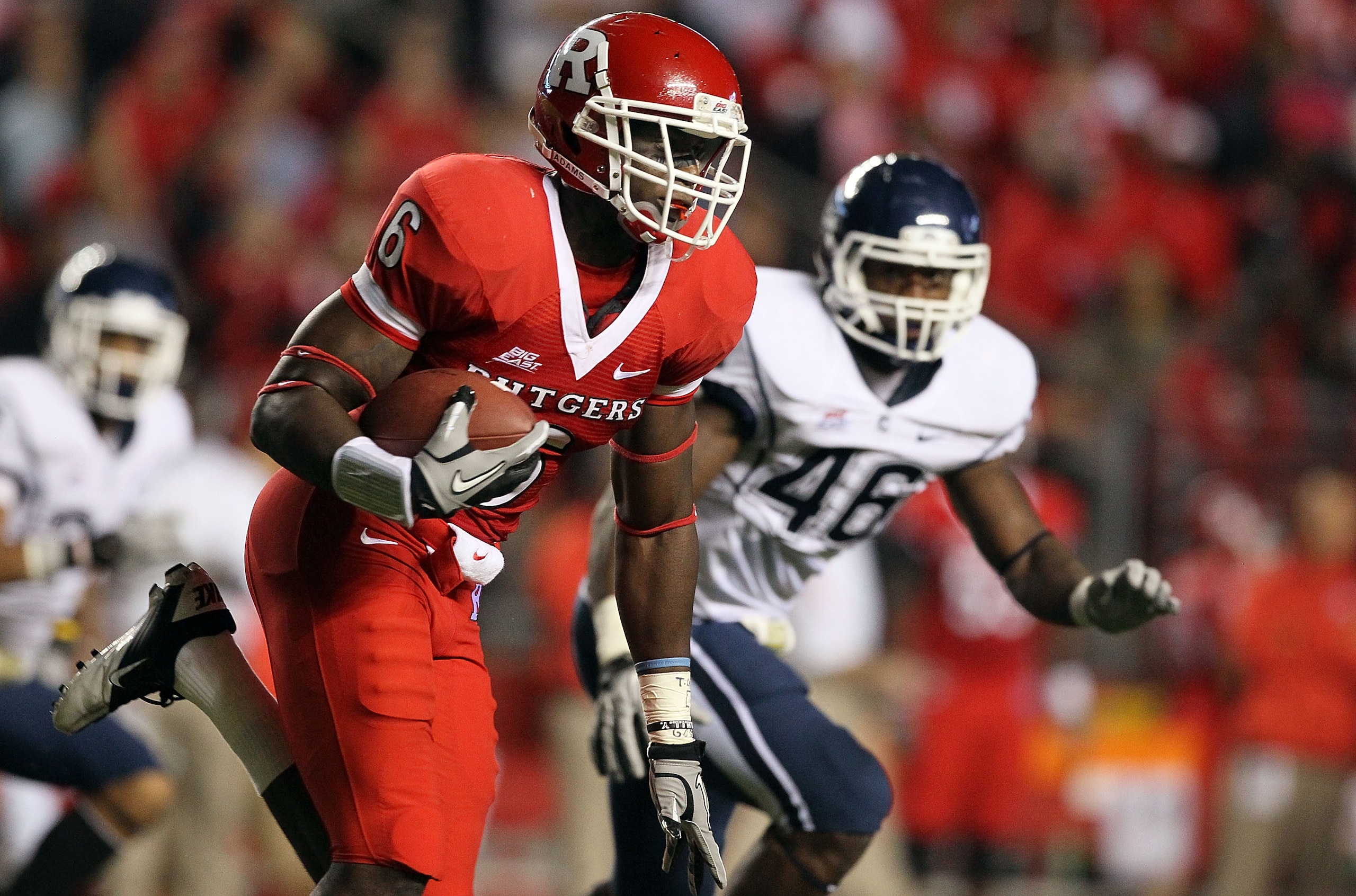 PISCATAWAY, NJ - OCTOBER 08:  Mohamed Sanu #6 of the Rutgers Scarlet Knights runs the ball against the Connecticut Huskies at Rutgers Stadium on October 8, 2010 in Piscataway, New Jersey.  (Photo by Jim McIsaac/Getty Images)