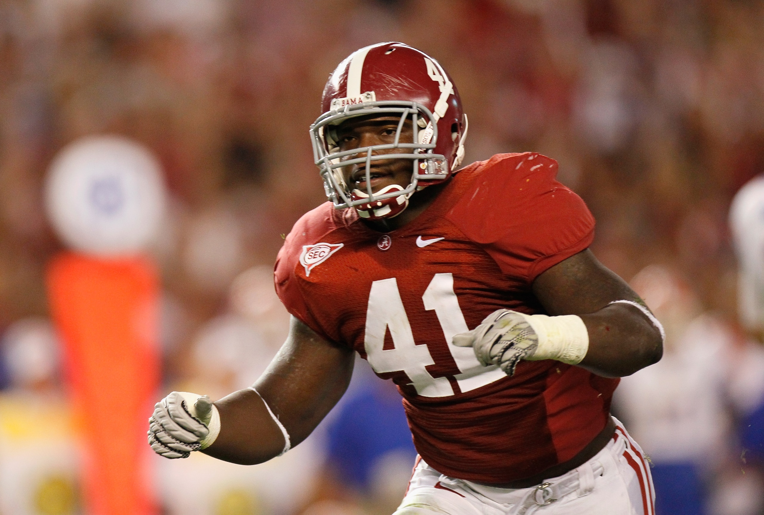 TUSCALOOSA, AL - OCTOBER 02:  Courtney Upshaw #41 of the Alabama Crimson Tide against the Florida Gators at Bryant-Denny Stadium on October 2, 2010 in Tuscaloosa, Alabama.  (Photo by Kevin C. Cox/Getty Images)