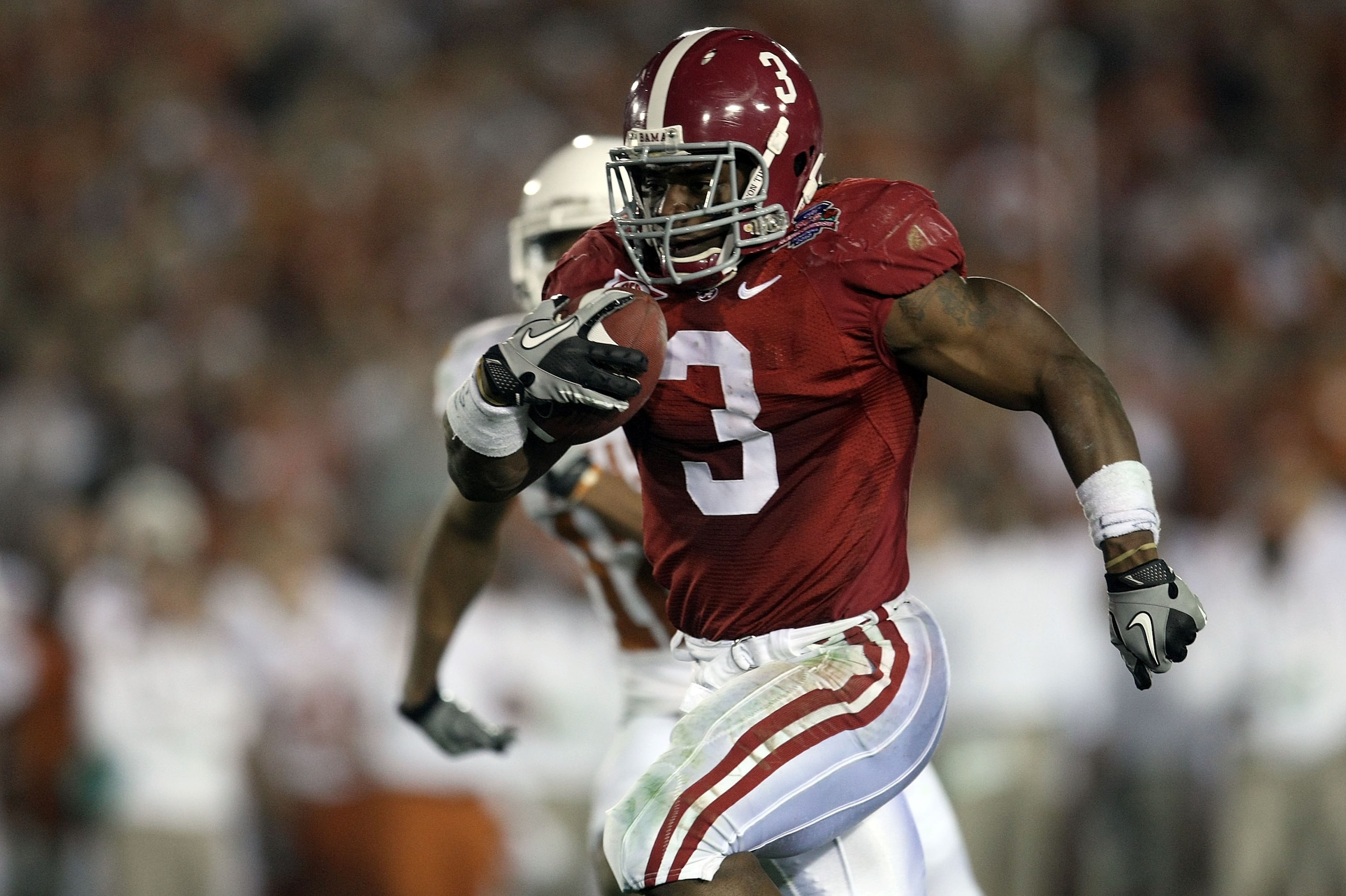 PASADENA, CA - JANUARY 07:  Running back Trent Richardson #3 of the Alabama Crimson Tide runs for a 49-yard touchdown against the Texas Longhorns in the second quarter of the Citi BCS National Championship game at the Rose Bowl on January 7, 2010 in Pasad