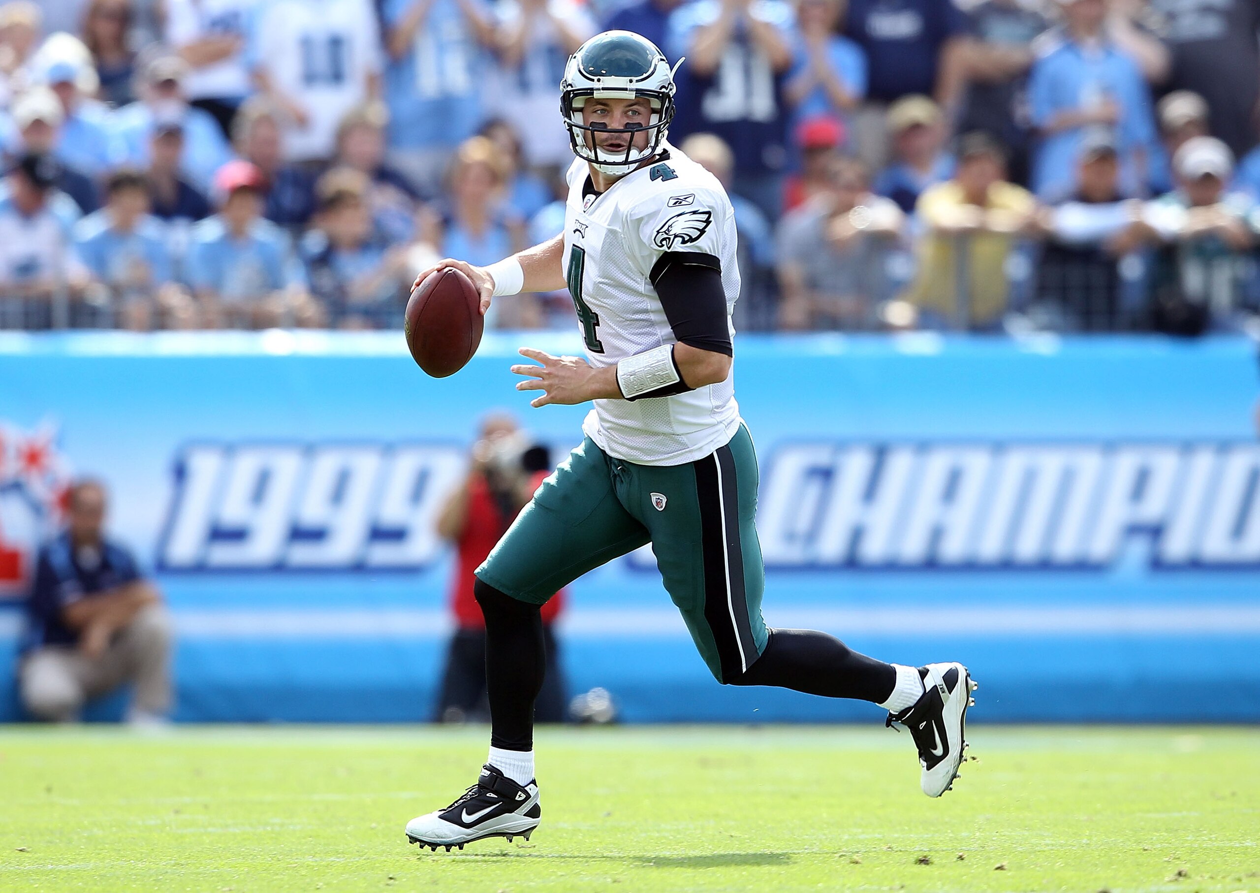 NASHVILLE, TN - OCTOBER 24:  Kevin Kolb #4 of the Philadelphia Eagles runs with the ball during the NFL game against the Tennessee Titans at LP Field on October 24, 2010 in Nashville, Tennessee.  (Photo by Andy Lyons/Getty Images)