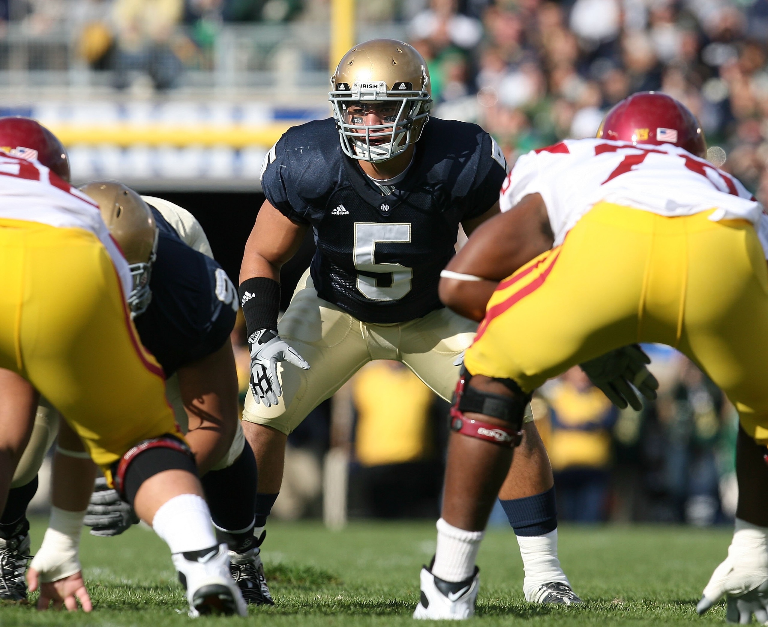 SOUTH BEND, IN - OCTOBER 17: Manti Te'o #5 of the Notre Dame Fighting Irish awaits the start of play against the USC Trojans at Notre Dame Stadium on October 17, 2009 in South Bend, Indiana. USC defeated Notre Dame 34-27. (Photo by Jonathan Daniel/Getty I