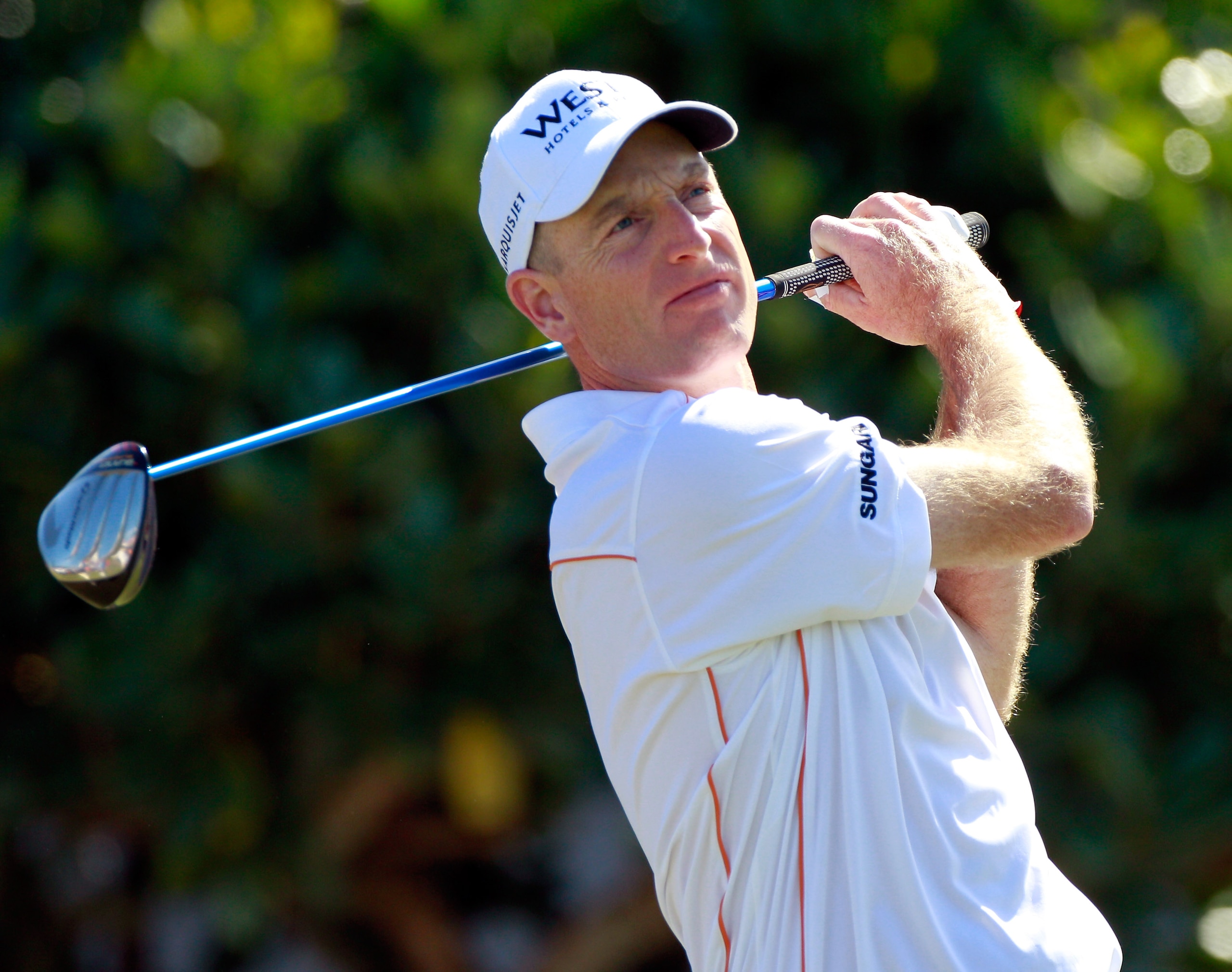 KAPALUA, HI - JANUARY 09:  Jim Furyk hits a shot during the final round of the Hyundai Tournament of Champions at the Plantation course on January 9, 2011 in Kapalua, Hawaii.  (Photo by Sam Greenwood/Getty Images)