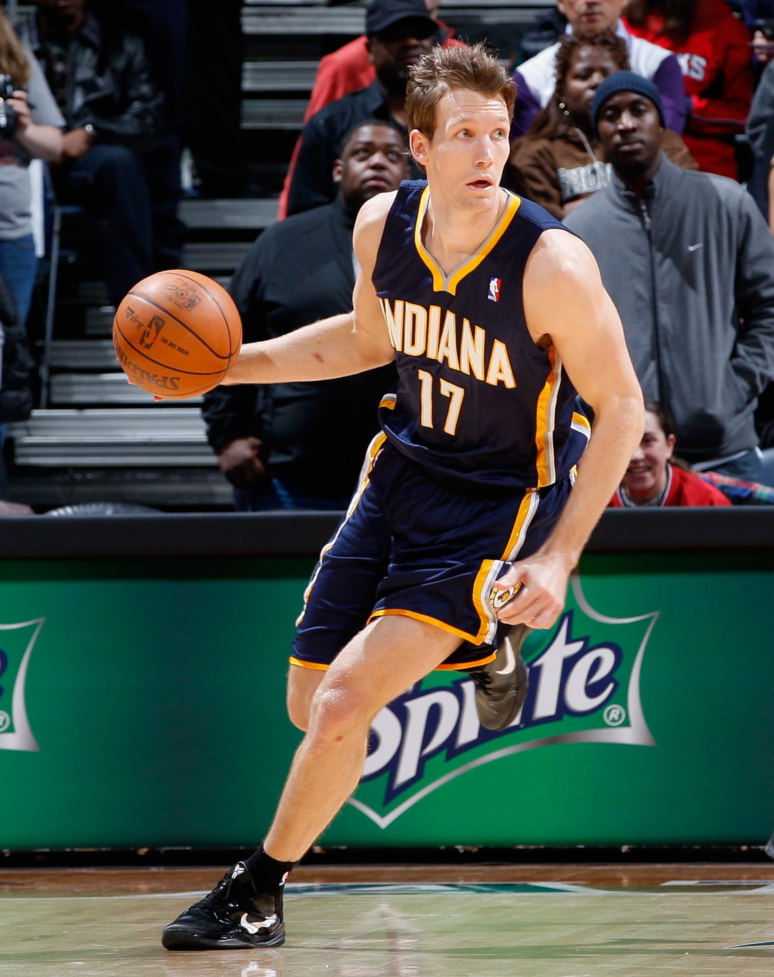 ATLANTA, GA - DECEMBER 11:  Mike Dunleavy #17 of the Indiana Pacers against the Atlanta Hawks at Philips Arena on December 11, 2010 in Atlanta, Georgia.  NOTE TO USER: User expressly acknowledges and agrees that, by downloading and/or using this Photograp