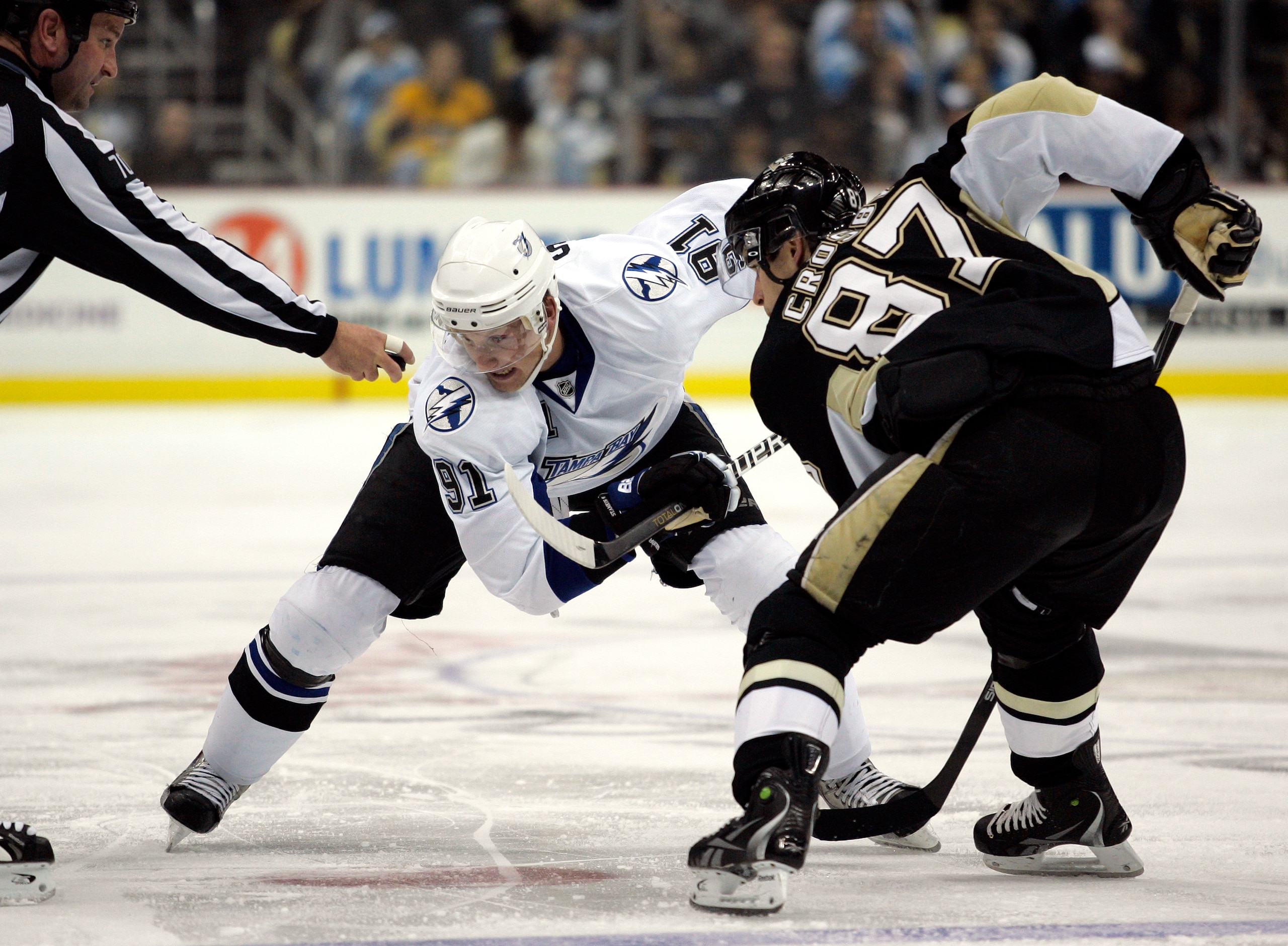 PITTSBURGH - NOVEMBER 12: Steven Stamkos #91 of the Tampa Bay Lightning and Sidney Crosby #87 of the Pittsburgh Penguins take a face-off at Consol Energy Center on November 12, 2010 in Pittsburgh, Pennsylvania. (Photo by Justin K. Aller/Getty Images) PITTSBURGH - NOVEMBER 12: Steven Stamkos #91 of the Tampa Bay Lightning and Sidney Crosby #87 of the Pittsburgh Penguins take a face-off at Consol Energy Center on November 12, 2010 in Pittsburgh, Pennsylvania. (Photo by Justin K. Aller/Getty Images)