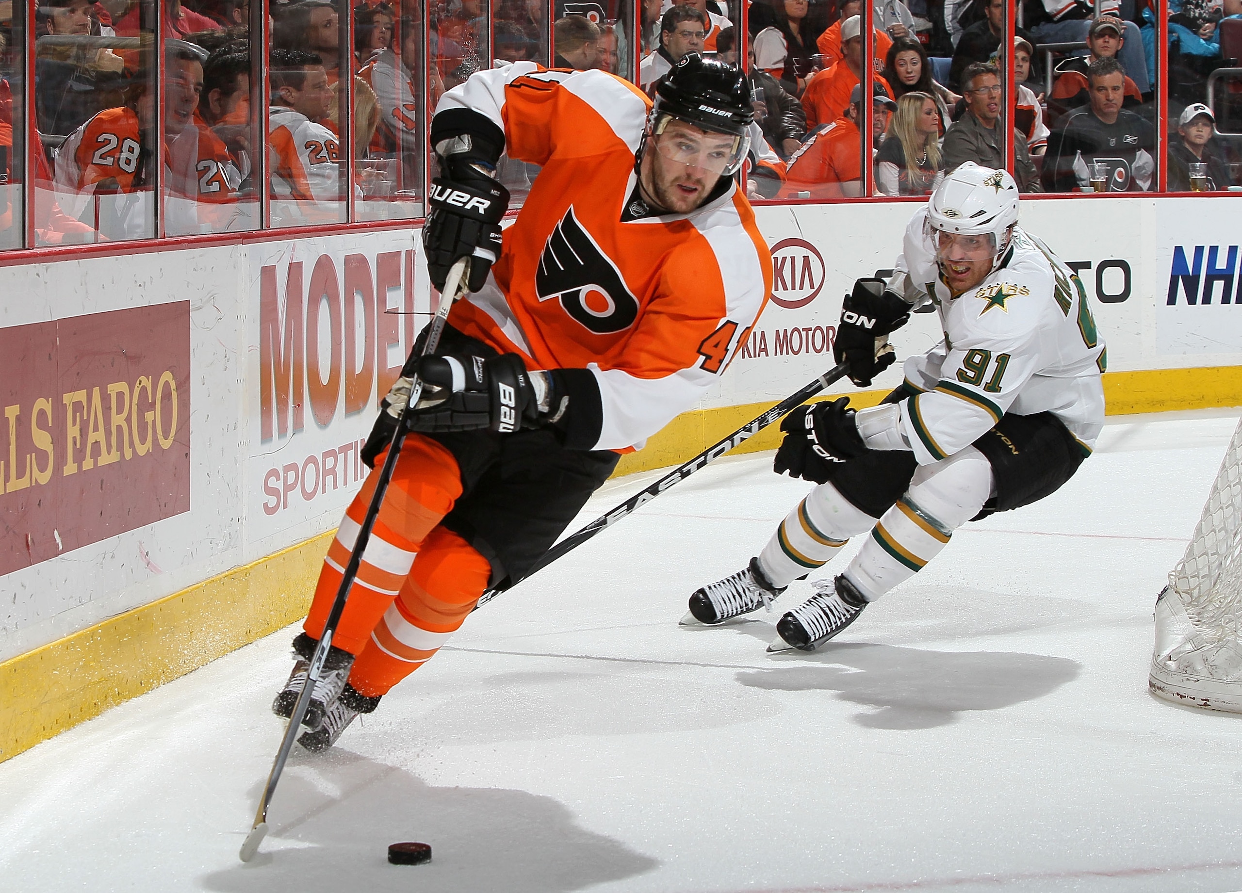 PHILADELPHIA, PA - FEBRUARY 05: Andrej Meszaros #41 of the Philadelphia Flyers skates against Brad Richards #91 of the Dallas Stars on February 5, 2011 at Wells Fargo Center in Philadelphia, Pennsylvania. (Photo by Jim McIsaac/Getty Images) PHILADELPHIA, PA - FEBRUARY 05: Andrej Meszaros #41 of the Philadelphia Flyers skates against Brad Richards #91 of the Dallas Stars on February 5, 2011 at Wells Fargo Center in Philadelphia, Pennsylvania. (Photo by Jim McIsaac/Getty Images)