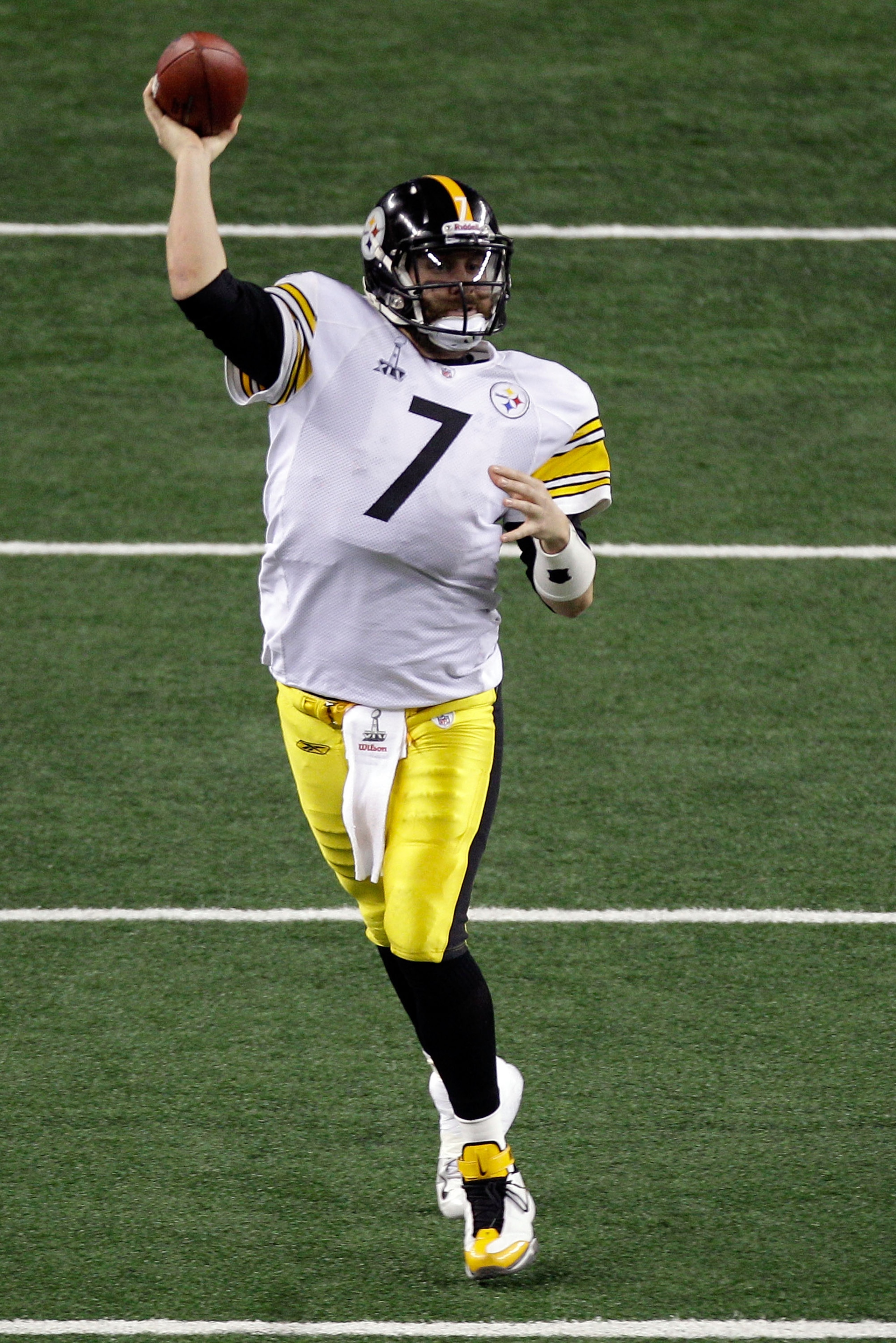 ARLINGTON, TX - FEBRUARY 06: Ben Roethlisberger #7 of the Pittsburgh Steelers drops back against the Green Bay Packers during Super Bowl XLV at Cowboys Stadium on February 6, 2011 in Arlington, Texas. (Photo by Rob Carr/Getty Images) ARLINGTON, TX - FEBRUARY 06: Ben Roethlisberger #7 of the Pittsburgh Steelers drops back against the Green Bay Packers during Super Bowl XLV at Cowboys Stadium on February 6, 2011 in Arlington, Texas. (Photo by Rob Carr/Getty Images)