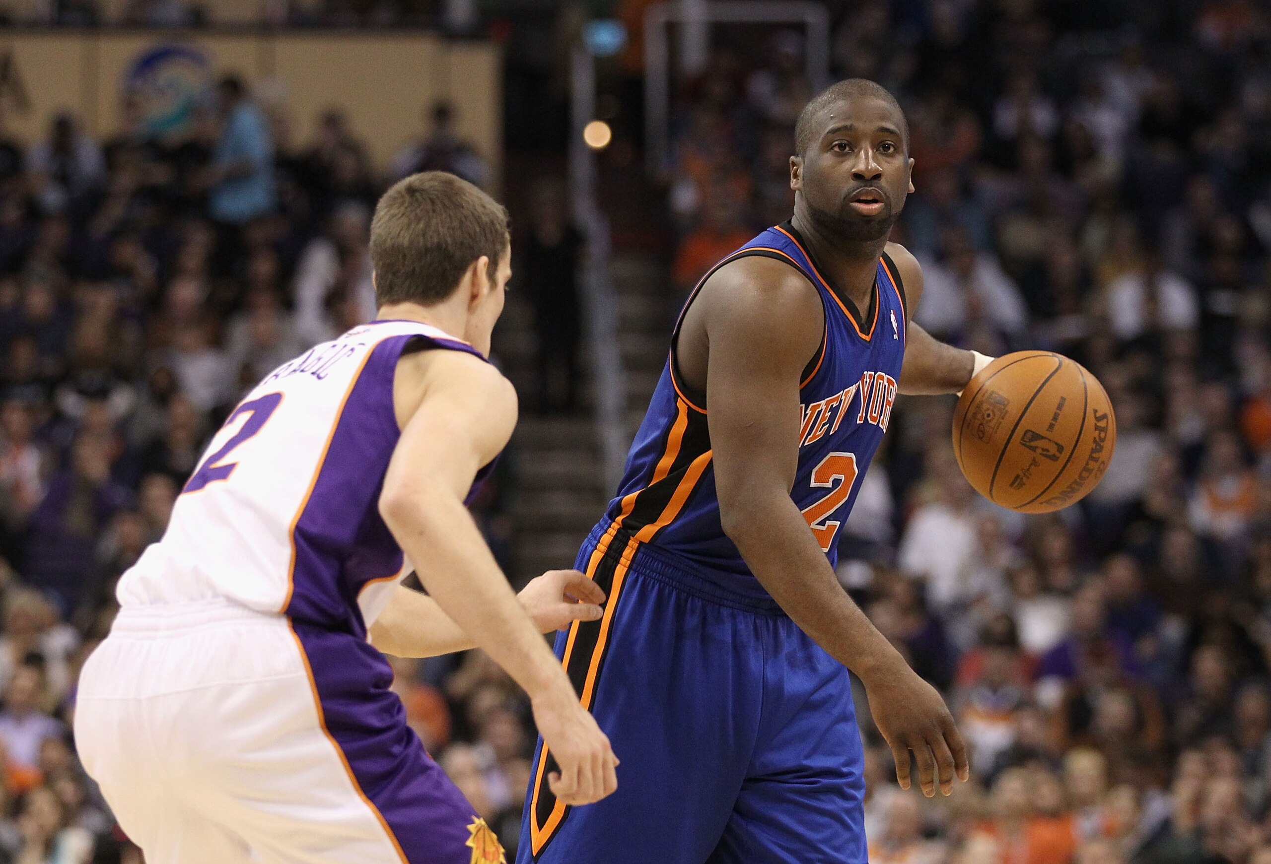 PHOENIX, AZ - JANUARY 07:  Raymond Felton #2 of the New York Knicks handles the ball during the NBA game against the Phoenix Suns at US Airways Center on January 7, 2011 in Phoenix, Arizona.  NOTE TO USER: User expressly acknowledges and agrees that, by d