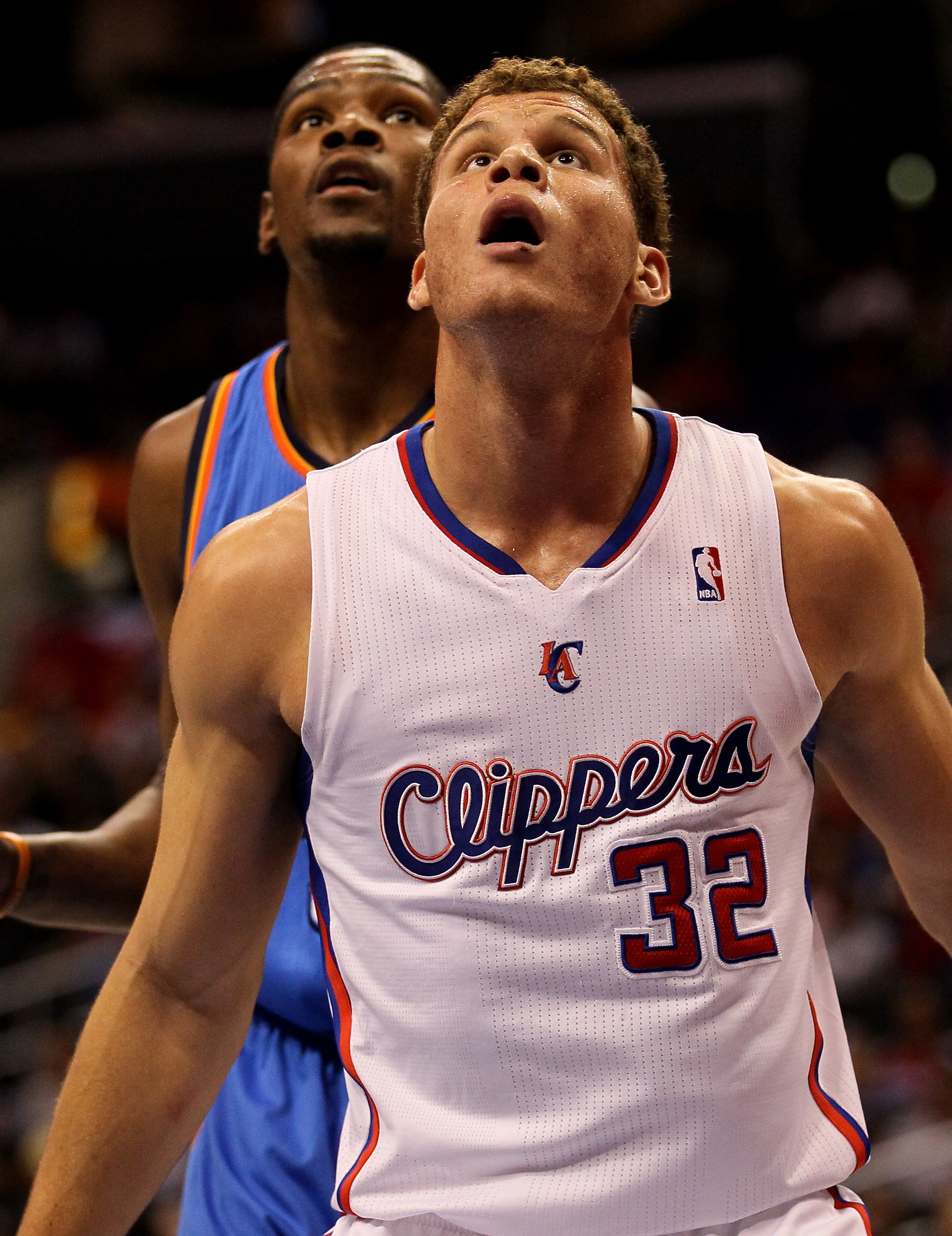 LOS ANGELES, CA - NOVEMBER 03:  Blake Griffin #32 of the Los Angeles Clippers and Kevin Durant #35 of the Oklahoma City Thunder look for a rebound at Staples Center on November 3, 2010 in Los Angeles, California. The Clippers won 107-92.  NOTE TO USER: Us
