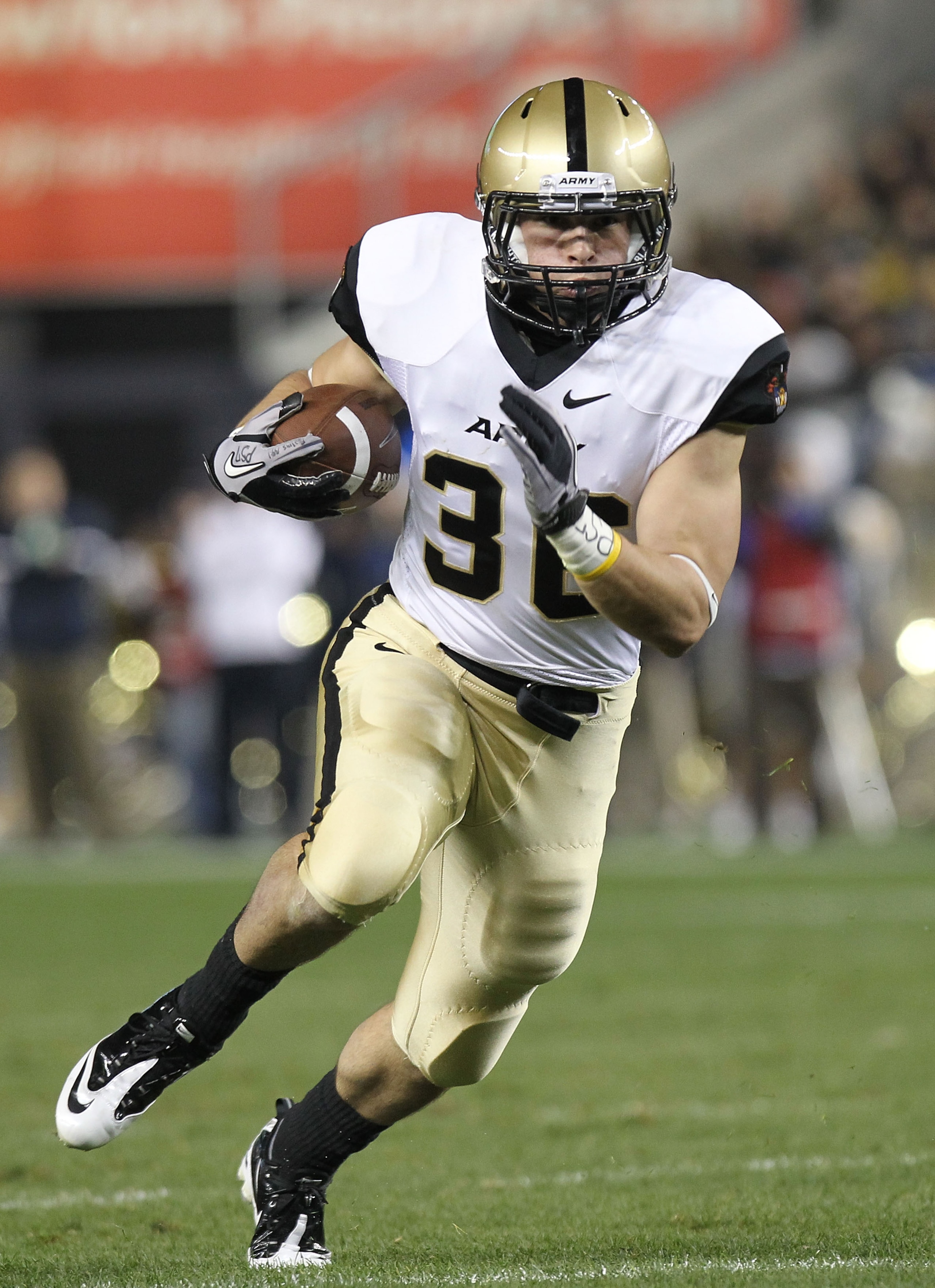 NEW YORK - NOVEMBER 20:  Jonathan Crucitti #36 of the Army Black Knights rushes against the Notre Dame Fighting Irish at Yankee Stadium on November 20, 2010 in the Bronx borough of New York City.  (Photo by Nick Laham/Getty Images)