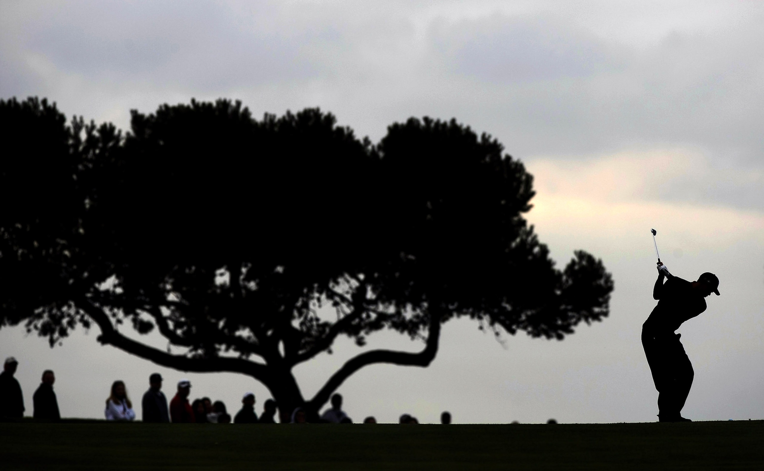 LA JOLLA, CA - JANUARY 30:  Tiger Woods hits off the 2nd fairway during the final round of the Farmers Insurance Open at the Torrey Pines South Course on January 30, 2011 in La Jolla, California.  (Photo by Donald Miralle/Getty Images)