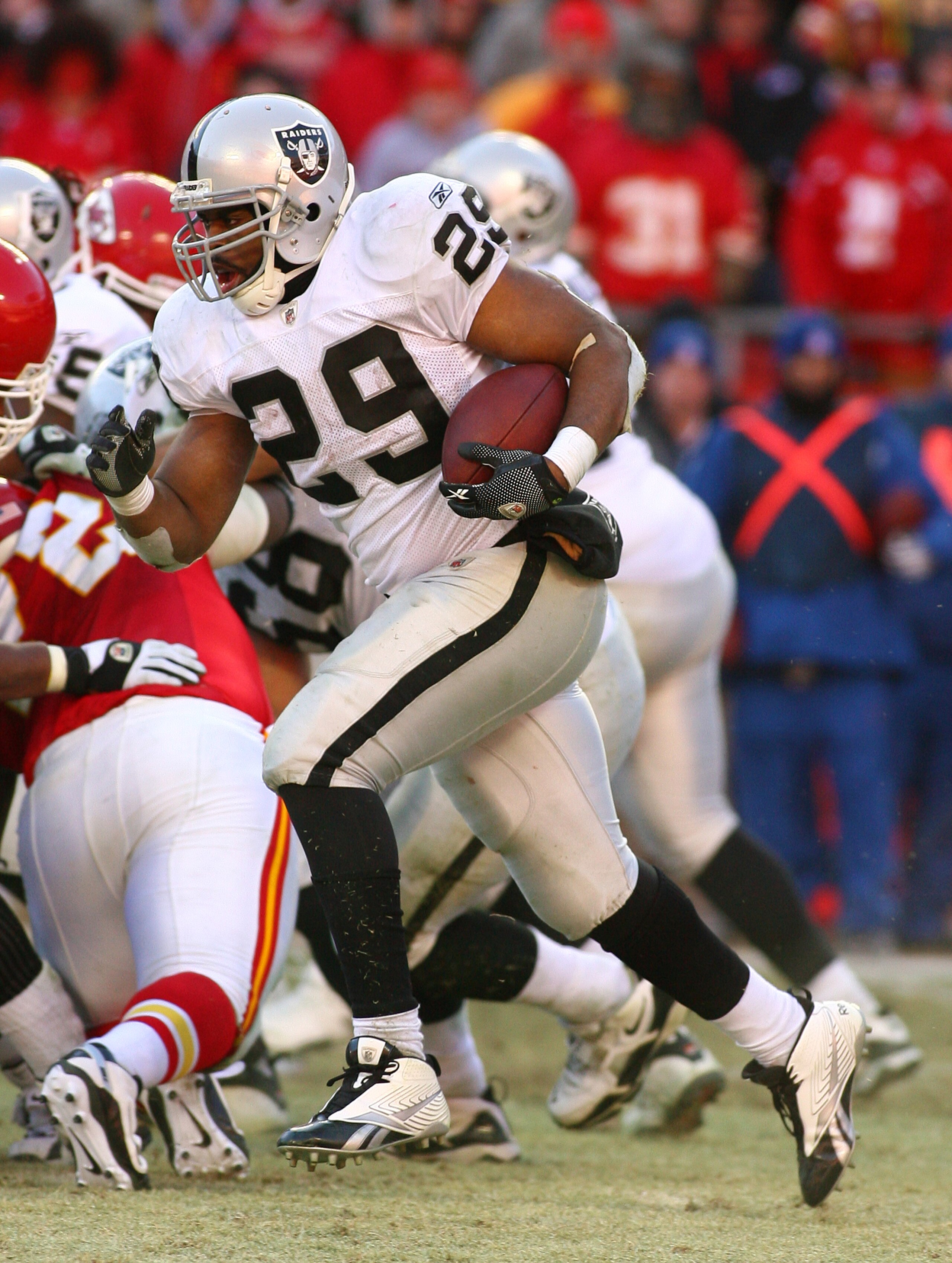 KANSAS CITY, MO - JANUARY 02: Running back Michael Bush #29 of the Oakland Raiders runs down field in a game against the Kansas City Chiefs at Arrowhead Stadium on January 2, 2011 in Kansas City, Missouri. (Photo by Tim Umphrey/Getty Images) KANSAS CITY, MO - JANUARY 02: Running back Michael Bush #29 of the Oakland Raiders runs down field in a game against the Kansas City Chiefs at Arrowhead Stadium on January 2, 2011 in Kansas City, Missouri. (Photo by Tim Umphrey/Getty Images)