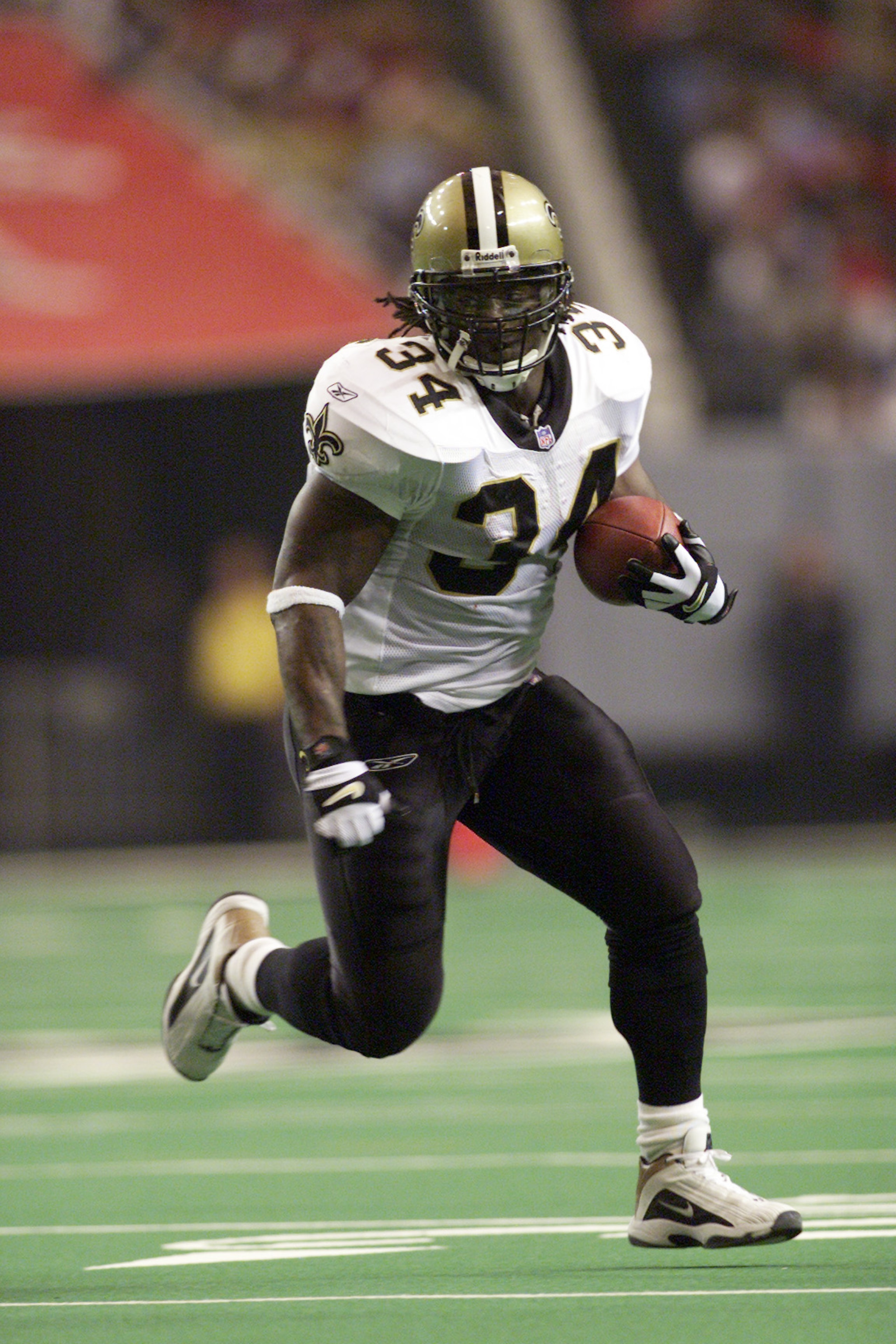 09 Dec 2001 : Ricky Williams of the New Orleans Saints heads downfield against the Atlanta Falcons during the game at the Georgia Dome in Atlanta, Georgia. The Saints won 28-10. DIGITAL IMAGE. Mandatory Credit: Jamie Squire/Allsport