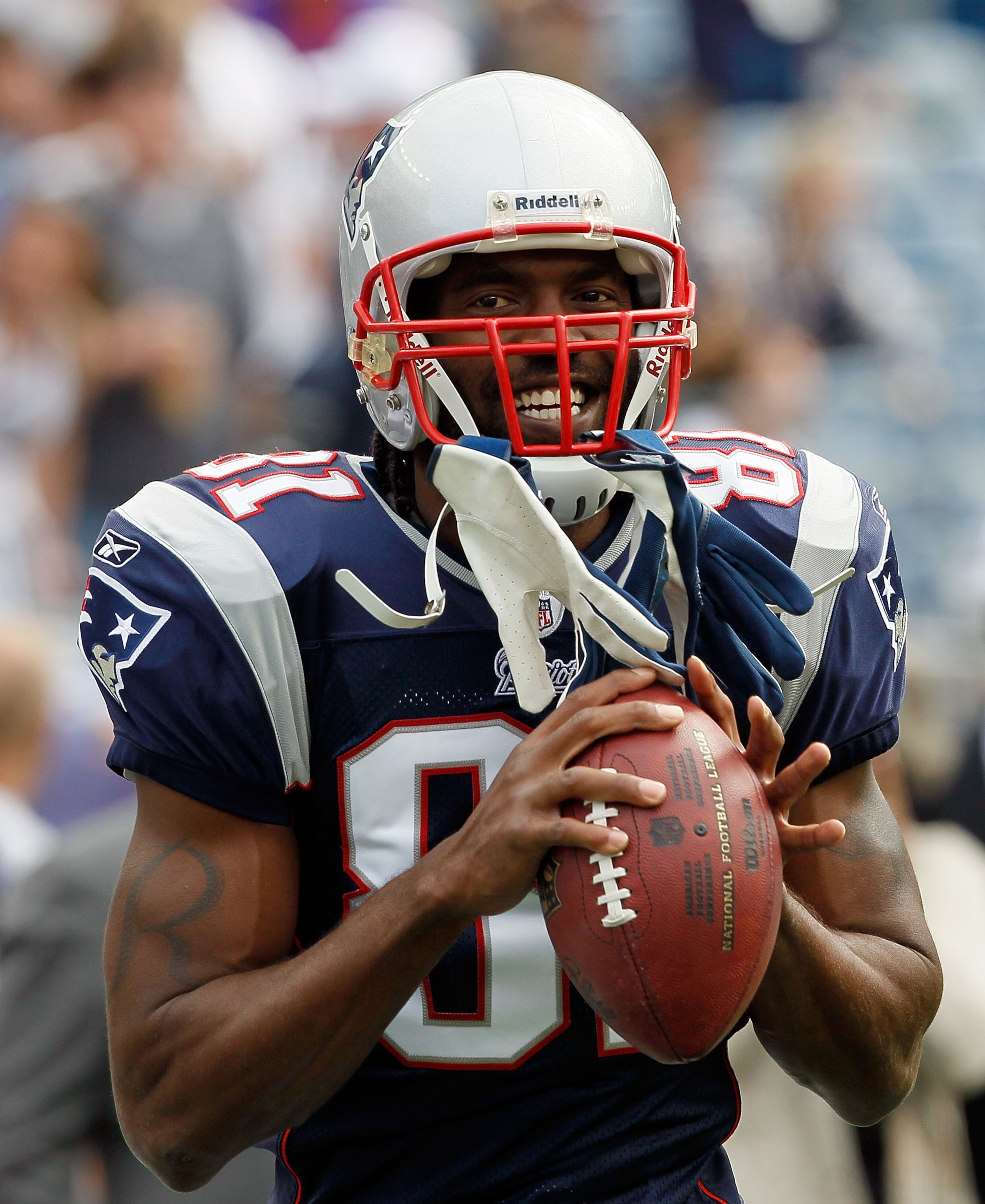 FOXBORO, MA - SEPTEMBER 26:  Randy Moss #81 of the New England Patriots participates in pregame drills before a game against the Buffalo Bills at Gillette Stadium on September 26, 2010 in Foxboro, Massachusetts. (Photo by Jim Rogash/Getty Images)
