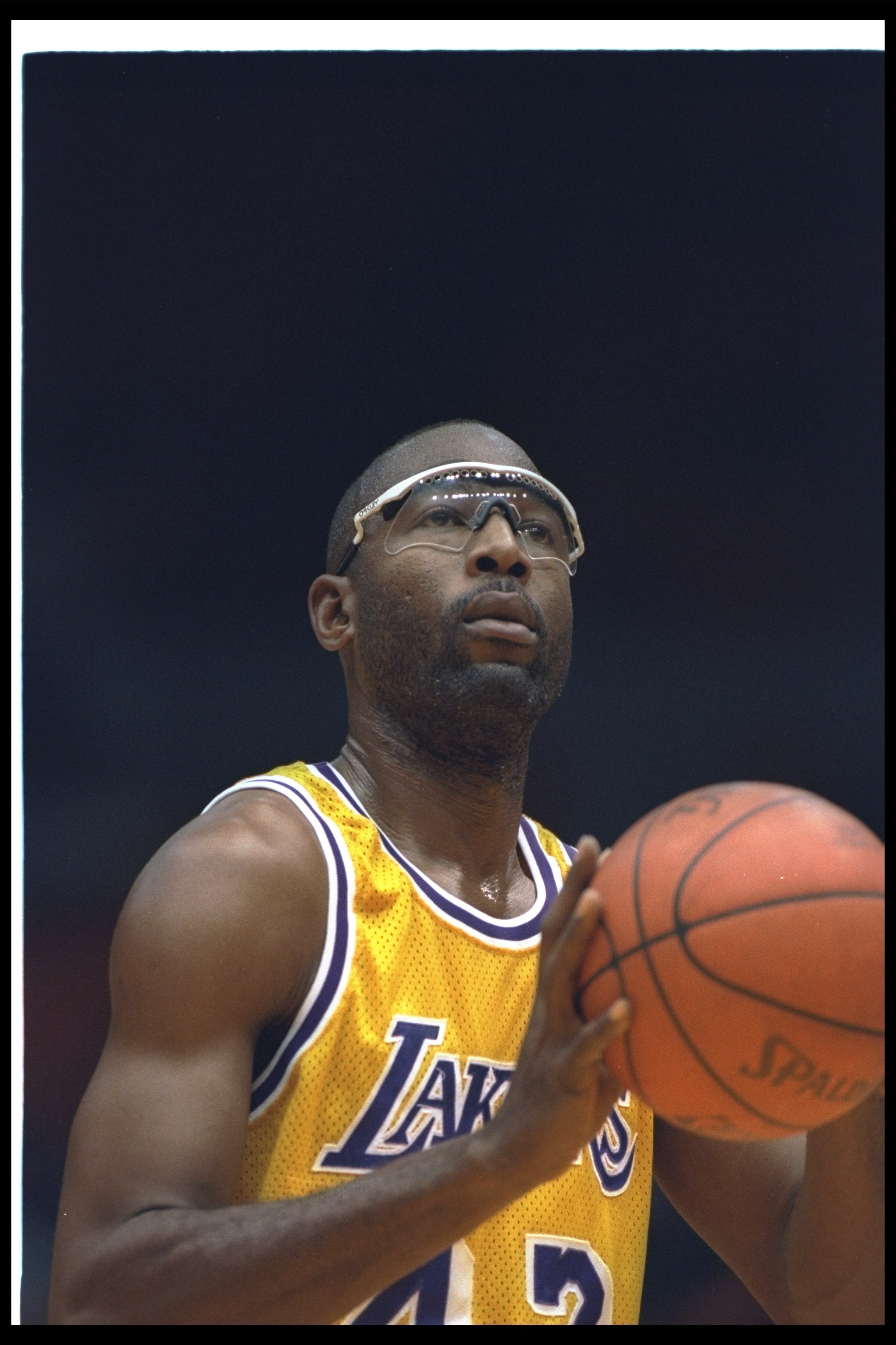 INGLEWOOD, CA - DECEMBER 5:  Forward James Worthy #42 of the Los Angeles Lakers prepares to shoot the free throw during an NBA game against the Minnesota Timberwolves on December 5, 1993 at the Great Western Forum in Inglewood, California. The Timberwolve