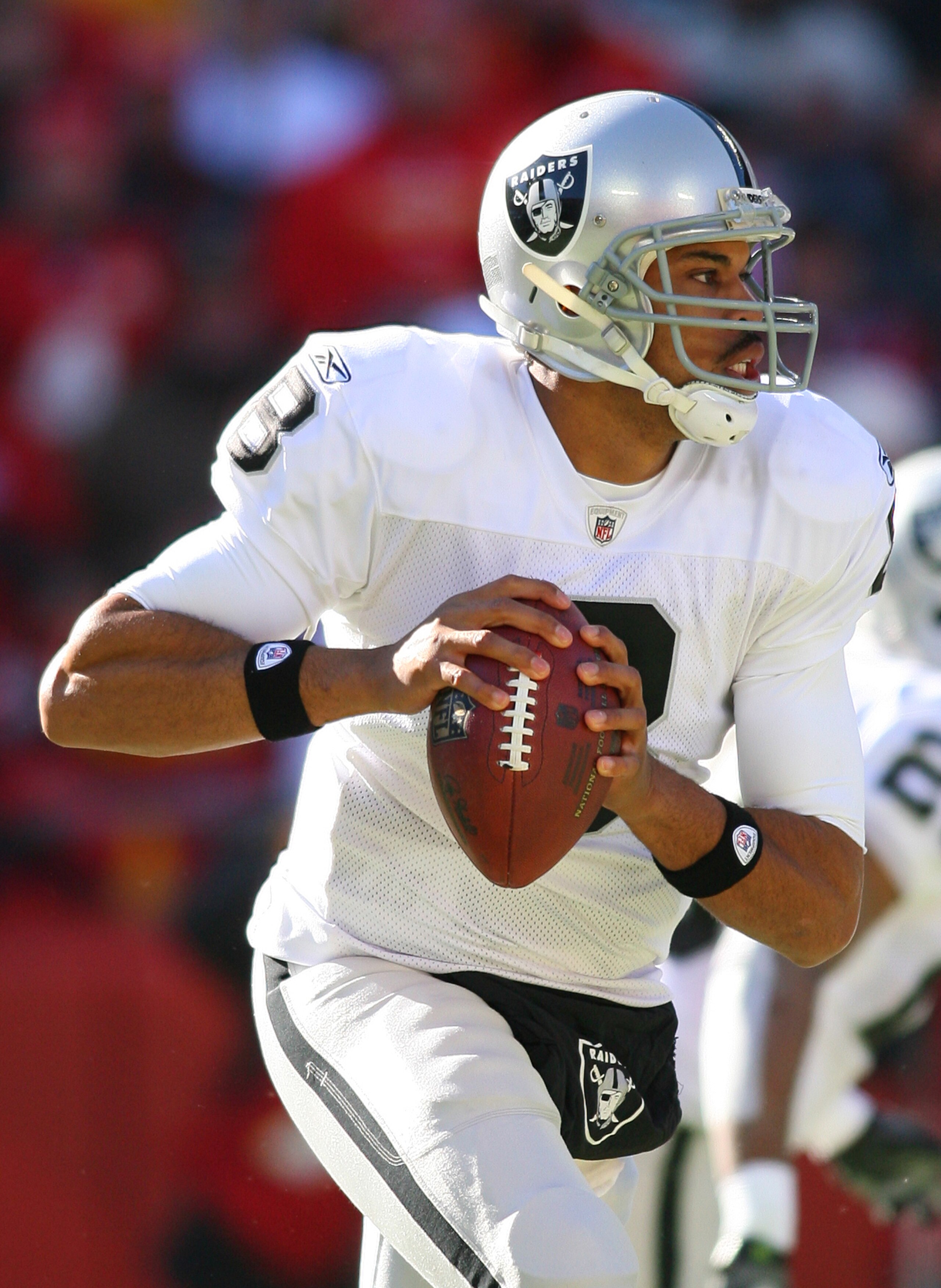 KANSAS CITY, MO - JANUARY 02:  Quarterback Jason Campbell #8 of the Oakland Raiders scrambles in a game against the Kansas City Chiefs at Arrowhead Stadium on January 2, 2011 in Kansas City, Missouri.  (Photo by Tim Umphrey/Getty Images)