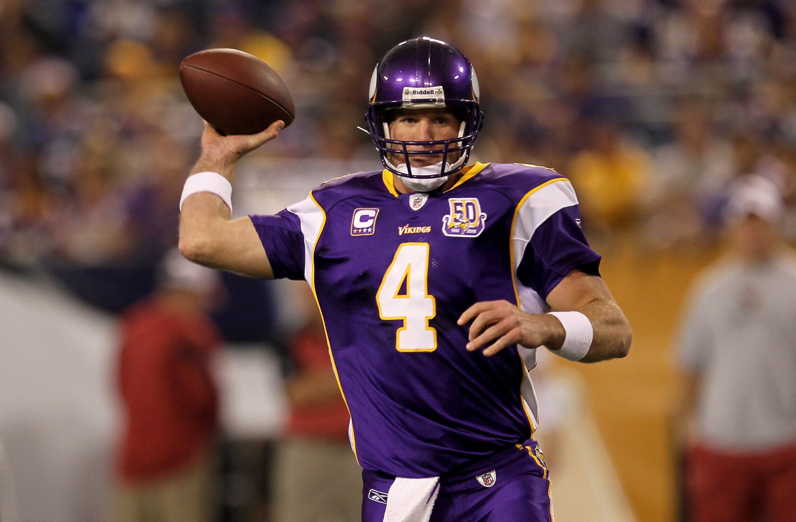 MINNEAPOLIS - NOVEMBER 07: Quarterback Brett Favre #4 of the Minnesota Vikings throws a pass against the Arizona Cardinals at Hubert H. Humphrey Metrodome on November 7, 2010 in Minneapolis, Minnesota. (Photo by Stephen Dunn/Getty Images) MINNEAPOLIS - NOVEMBER 07: Quarterback Brett Favre #4 of the Minnesota Vikings throws a pass against the Arizona Cardinals at Hubert H. Humphrey Metrodome on November 7, 2010 in Minneapolis, Minnesota. (Photo by Stephen Dunn/Getty Images)
