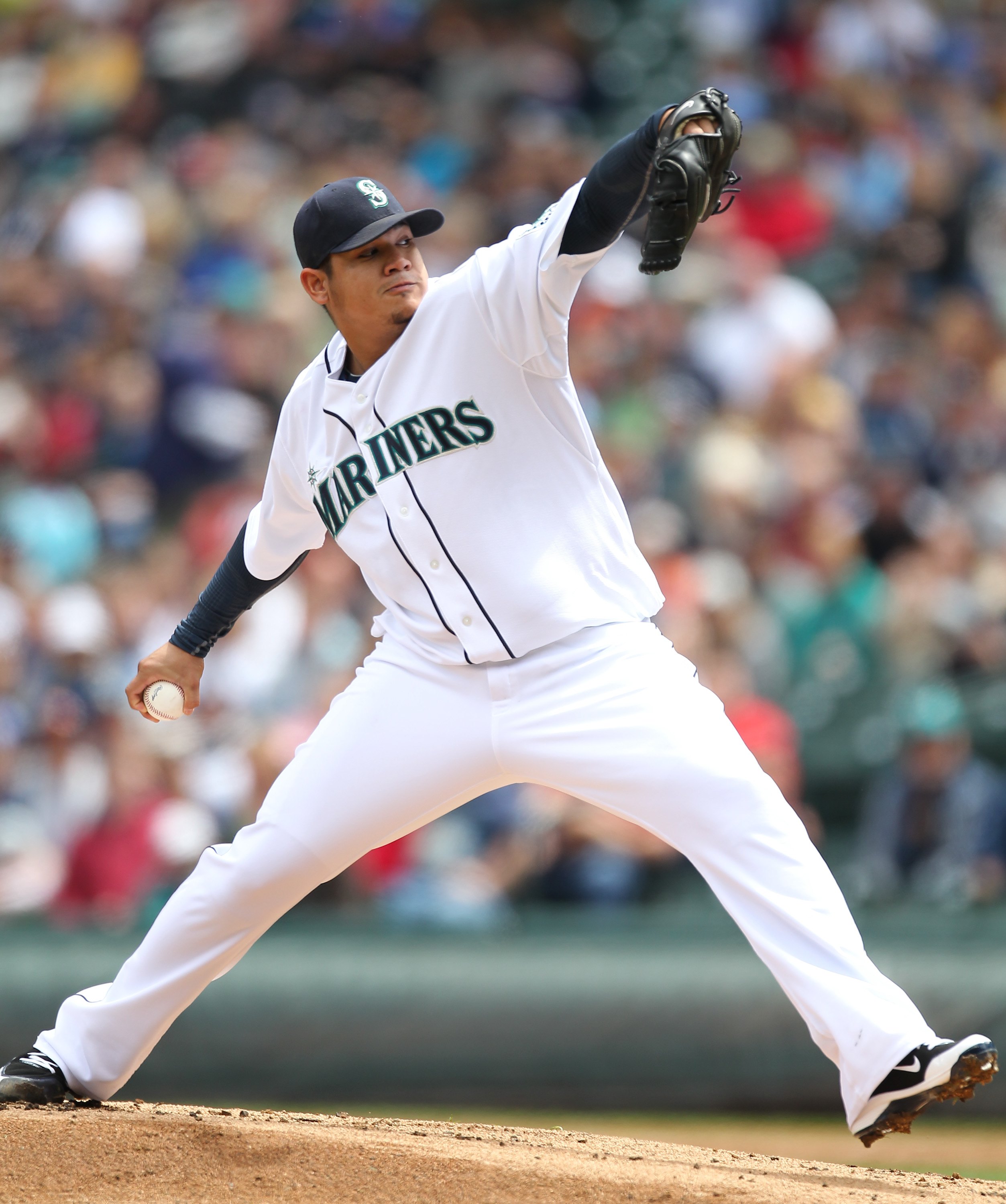 SEATTLE - MAY 23:  Starting pitcher Felix Hernandez #34 of the Seattle Mariners pitches against the San Diego Padres at Safeco Field on May 23, 2010 in Seattle, Washington. (Photo by Otto Greule Jr/Getty Images)