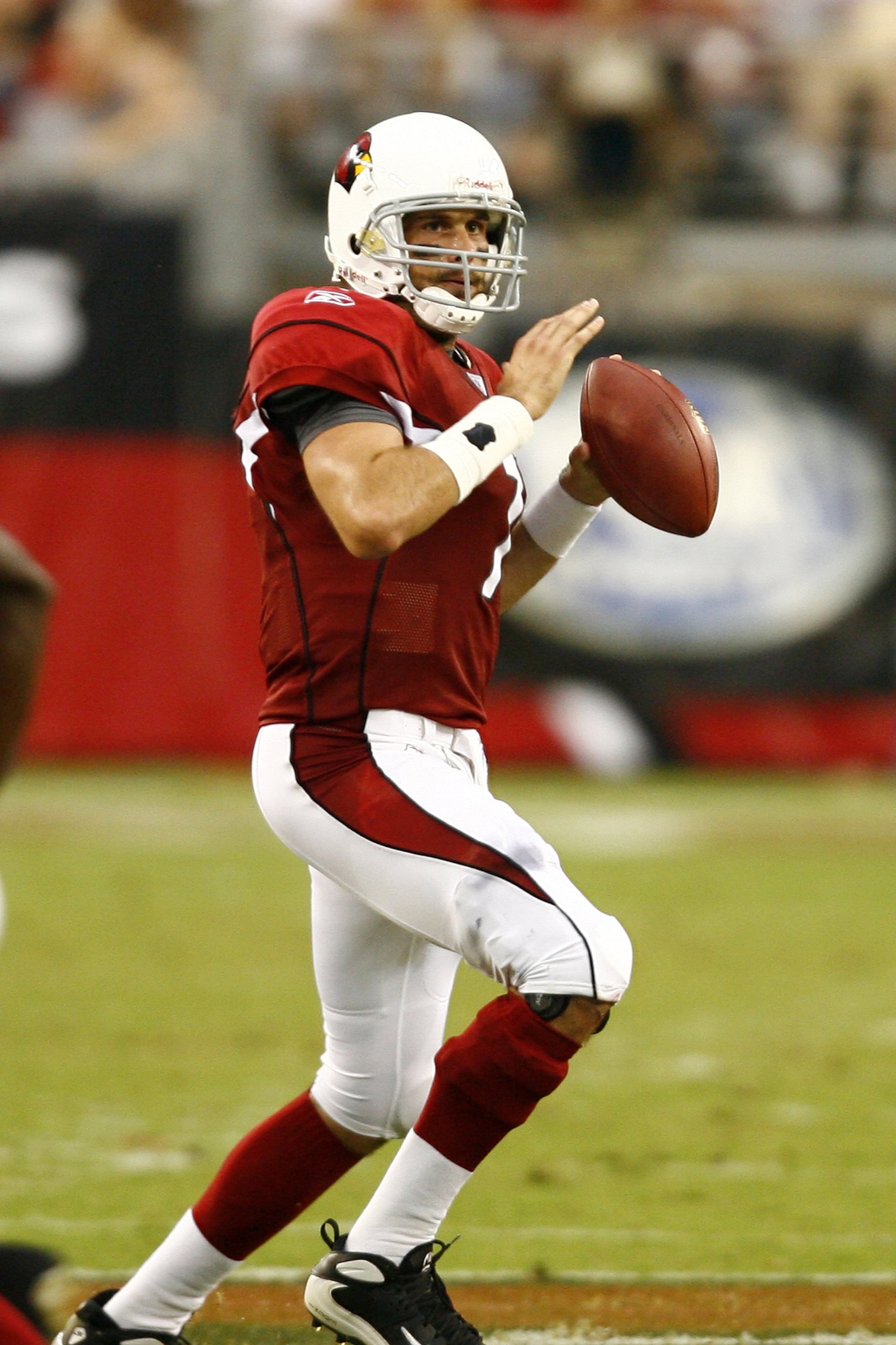 GLENDALE, AZ - SEPTEMBER 16:  Quarterback Matt Leinart #7 of the Arizona Cardinals sets up to pass against the Seattle Seahawks at University of Phoenix Stadium on September 16, 2007 in Glendale, Arizona.  The Cardinals defeated the Seahawks 23-20. (Photo