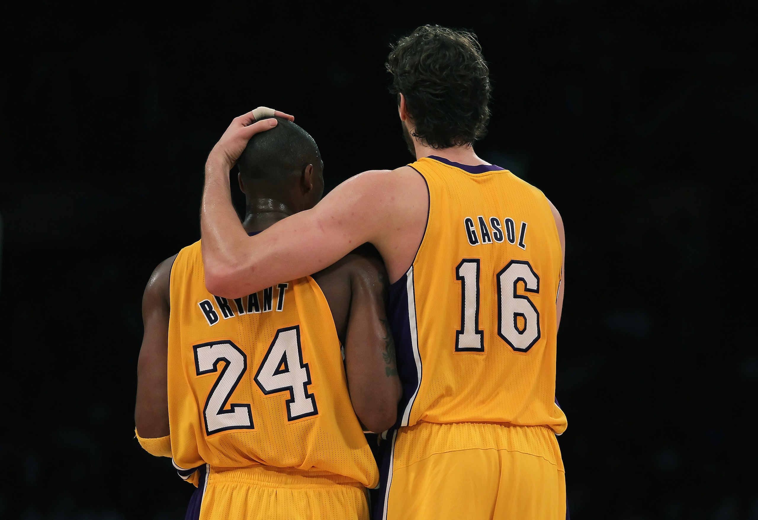 LOS ANGELES, CA - NOVEMBER 02:  Pau Gasol #16 of the Los Angeles Lakers puts his arm around teammate Kobe Bryant #24 during the third quarter against the Memphis Grizzlies at Staples Center on November 2, 2010 in Los Angeles, California. The Lakers defeat