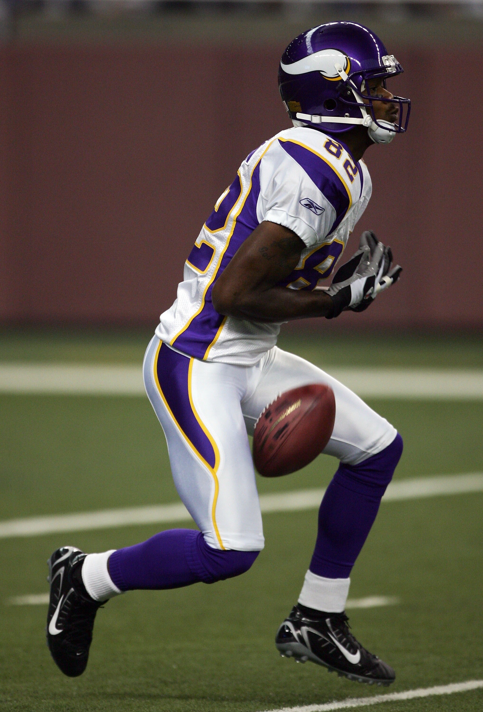 DETROIT - SEPTEMBER 16:  Troy Williamson #82 of the Minnesota Vikings drops the opening kickoff against the Detroit Lions during the game at Ford Field on September 16, 2006 in Detroit, Michigan.  The Lions won 20-17 in overtime.  (Photo by Harry How/Gett