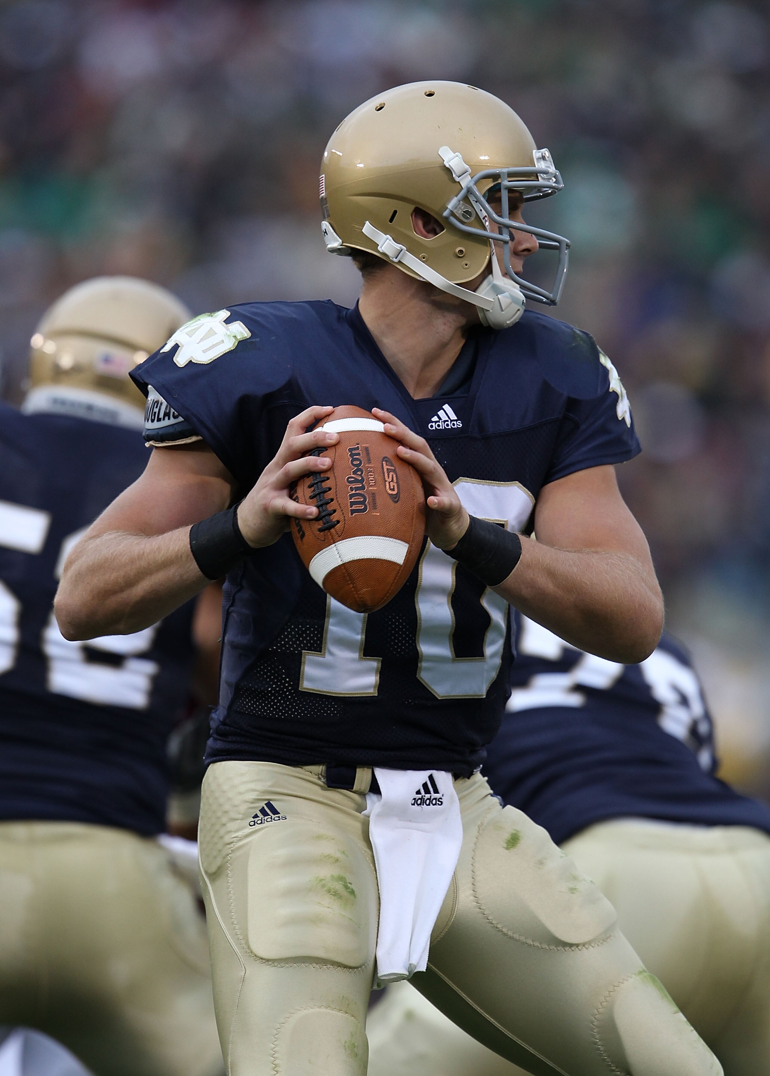 SOUTH BEND, IN - SEPTEMBER 25: Dayne Crist #10 of the Notre Dame Fighting Irish looks for a receiver against the Stanford Cardinal at Notre Dame Stadium on September 25, 2010 in South Bend, Indiana. Stanford defated Notre Dame 37-14. (Photo by Jonathan D SOUTH BEND, IN - SEPTEMBER 25: Dayne Crist #10 of the Notre Dame Fighting Irish looks for a receiver against the Stanford Cardinal at Notre Dame Stadium on September 25, 2010 in South Bend, Indiana. Stanford defated Notre Dame 37-14. (Photo by Jonathan D