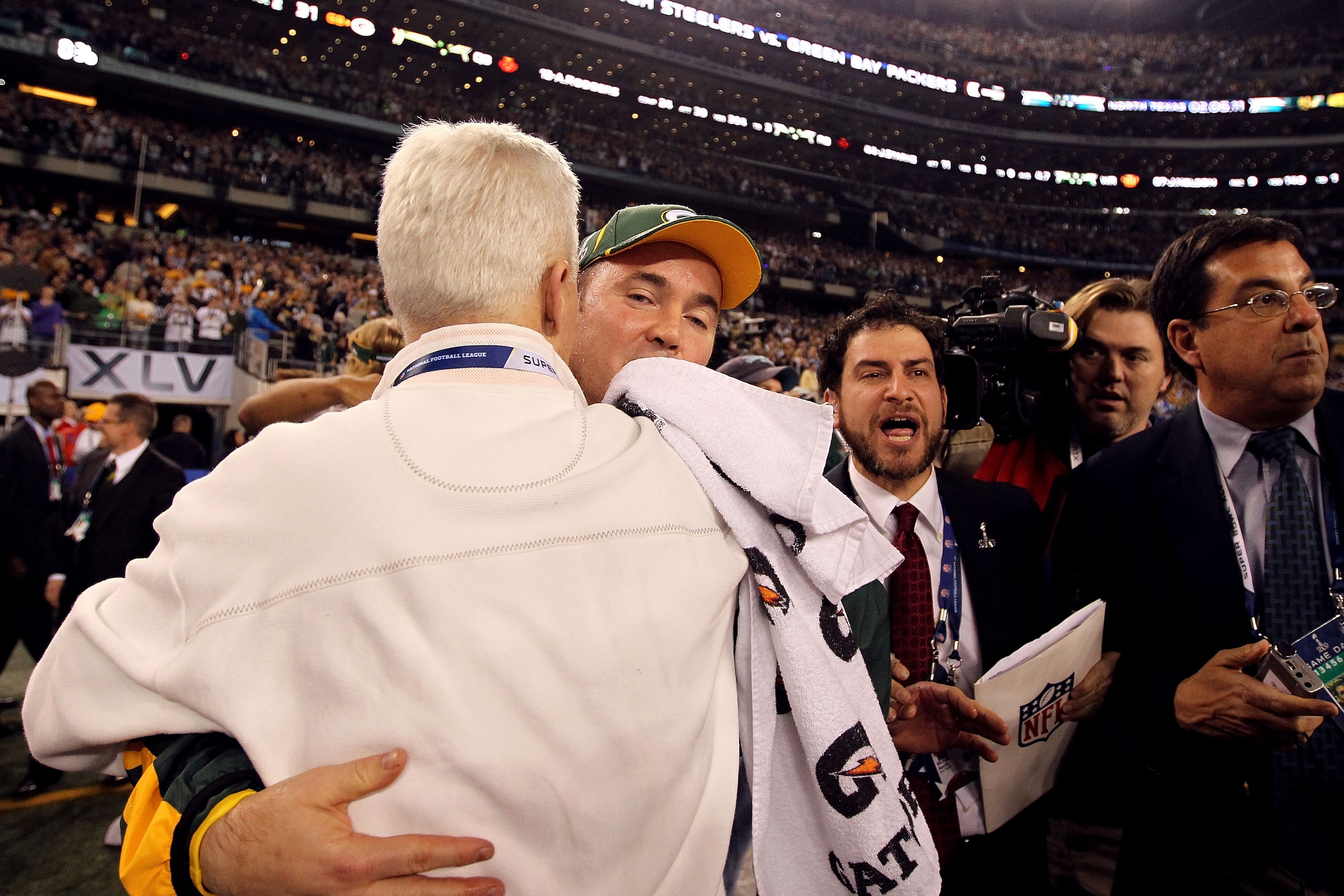 ARLINGTON, TX - FEBRUARY 06: Green Bay Packers General Managaer Ted Thompson hugs head coach Mike McCarthy of the Green Bay Packers after winning Super Bowl XLV at Cowboys Stadium on February 6, 2011 in Arlington, Texas.  (Photo by Al Bello/Getty Images)