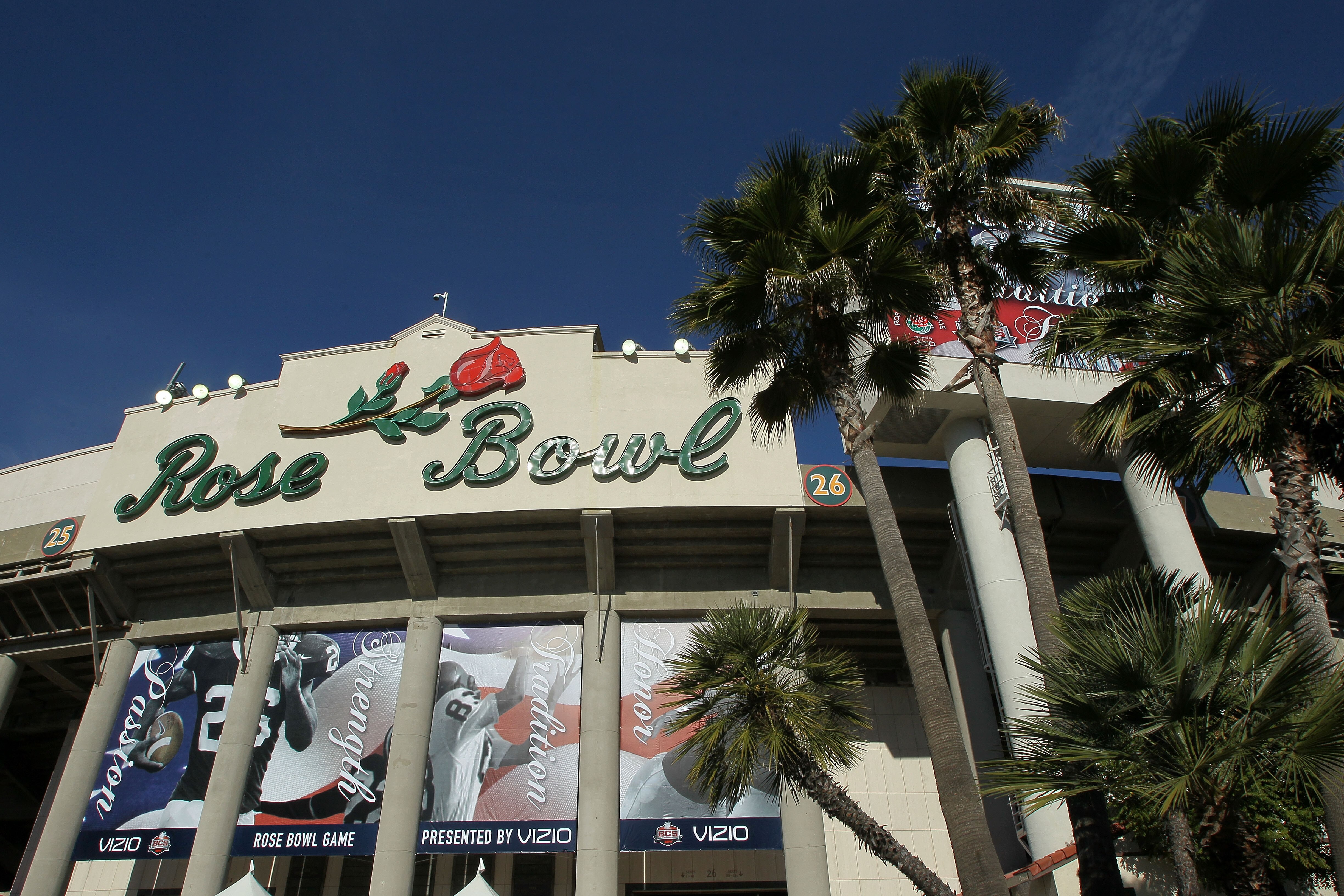 PASADENA, CA - JANUARY 01:  A view of the Rose Bowl prior to the game between the Wisconsin Badgers and the TCU Horned Frogs in the 97th Rose Bowl game on January 1, 2011 in Pasadena, California.  (Photo by Stephen Dunn/Getty Images)
