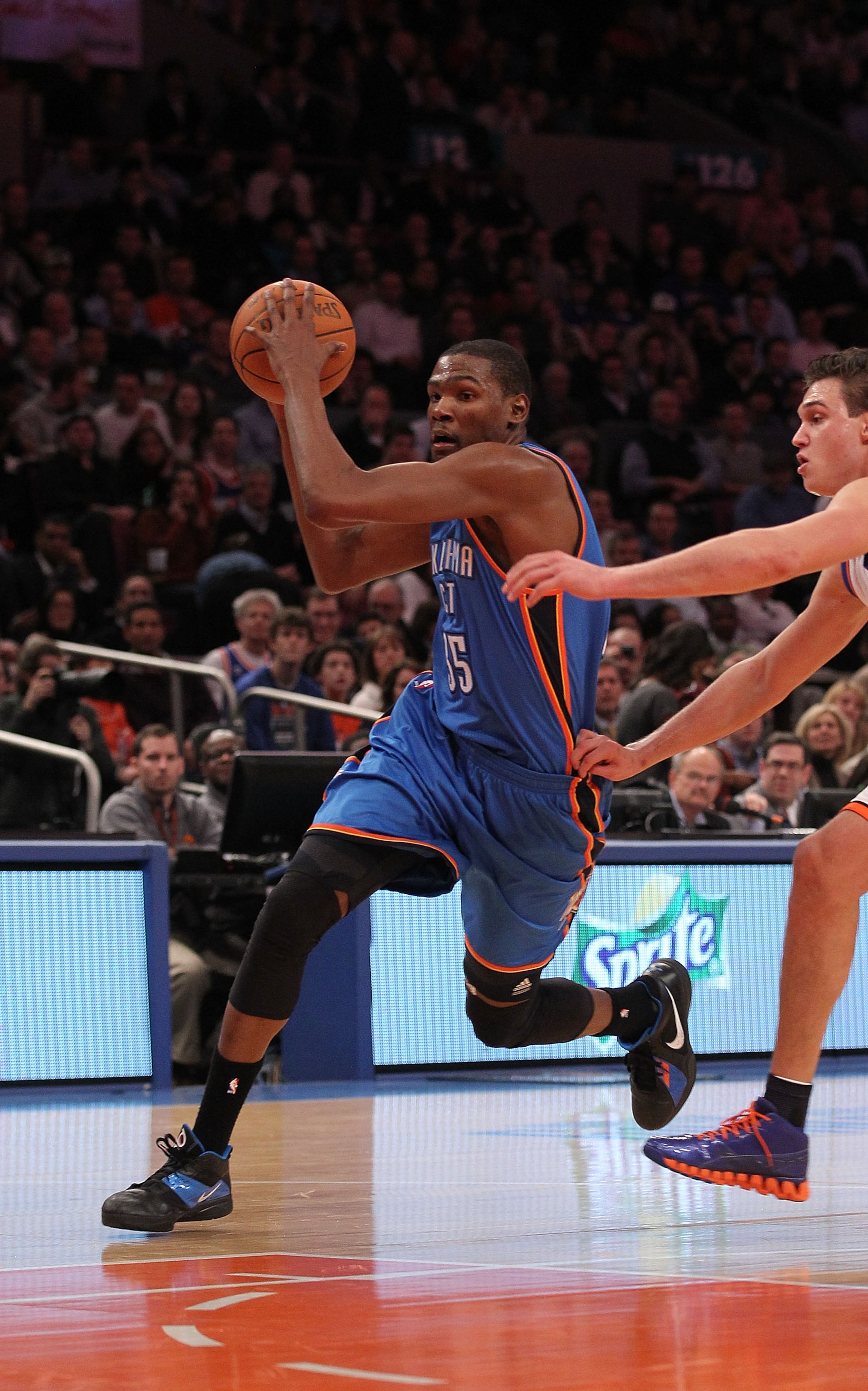 NEW YORK - DECEMBER 22: Kevin Durant #35 of the Oklahoma City Thunder in action against the New York Knicks at Madison Square Garden on December 22, 2010 in New York, New York. NOTE TO USER: User expressly acknowledges and agrees that, by downloading a NEW YORK - DECEMBER 22: Kevin Durant #35 of the Oklahoma City Thunder in action against the New York Knicks at Madison Square Garden on December 22, 2010 in New York, New York. NOTE TO USER: User expressly acknowledges and agrees that, by downloading a