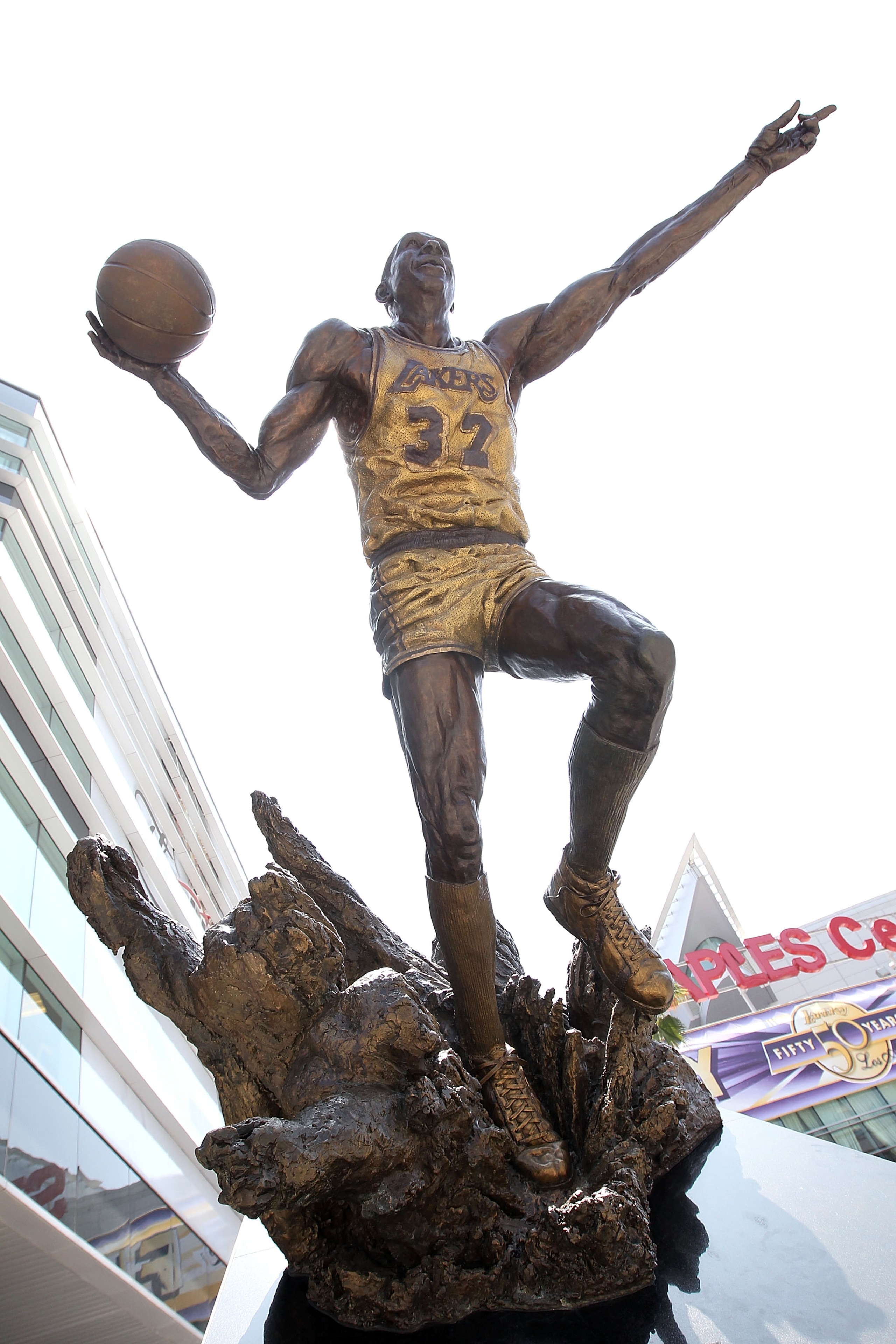 LOS ANGELES, CA - JUNE 03: A statue of legendary Lakers' player Magic Johnson is shown outside of the Staples Center before the game between the Boston Celtics and the Los Angeles Lakers in Game One of the 2010 NBA Finals on June 3, 2010 in Los Angeles, LOS ANGELES, CA - JUNE 03: A statue of legendary Lakers' player Magic Johnson is shown outside of the Staples Center before the game between the Boston Celtics and the Los Angeles Lakers in Game One of the 2010 NBA Finals on June 3, 2010 in Los Angeles,