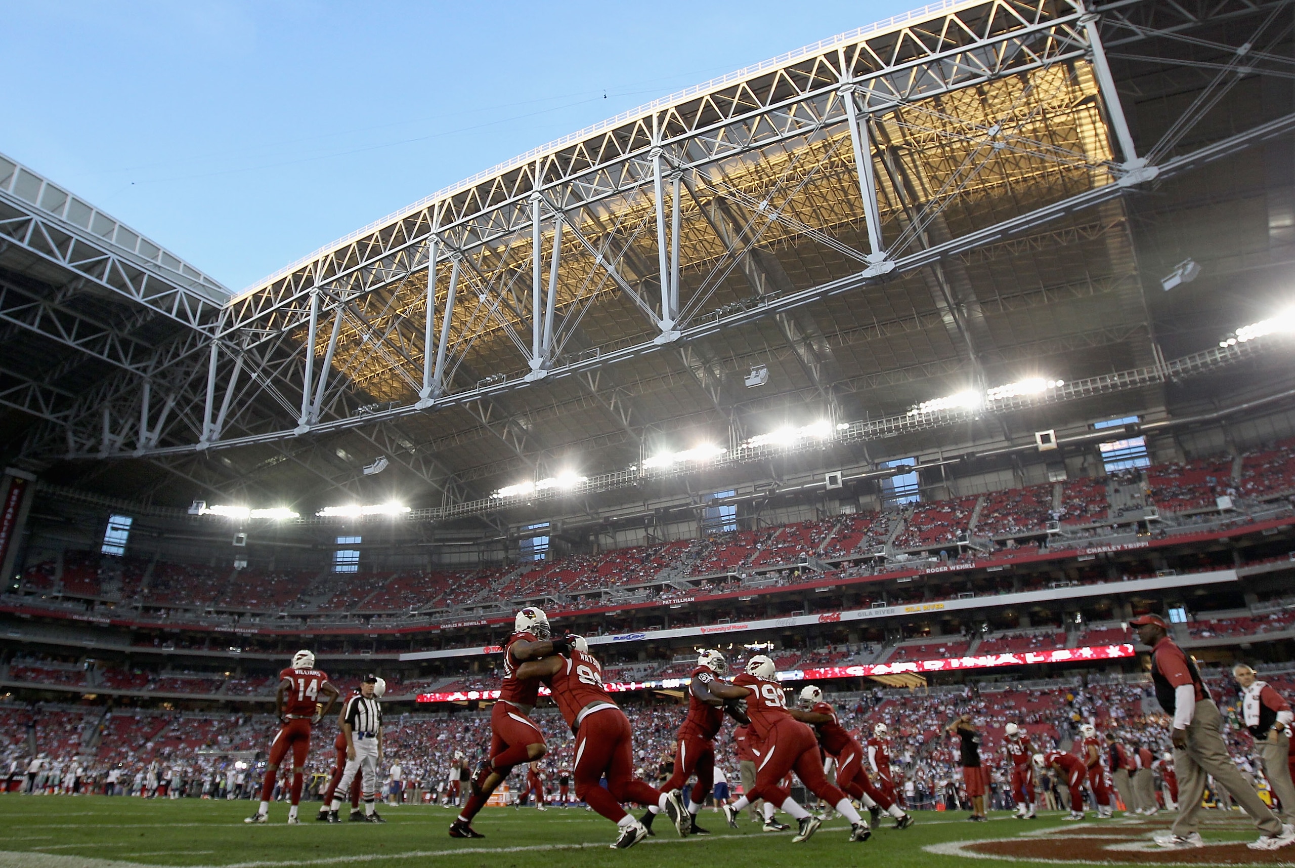 GLENDALE, AZ - DECEMBER 25:  The Arizona Cardinals warm up before the NFL game against the Dallas Cowboys at the University of Phoenix Stadium on December 25, 2010 in Glendale, Arizona.  The Cardinals defeated the Cowboys 27-26. (Photo by Christian Peters