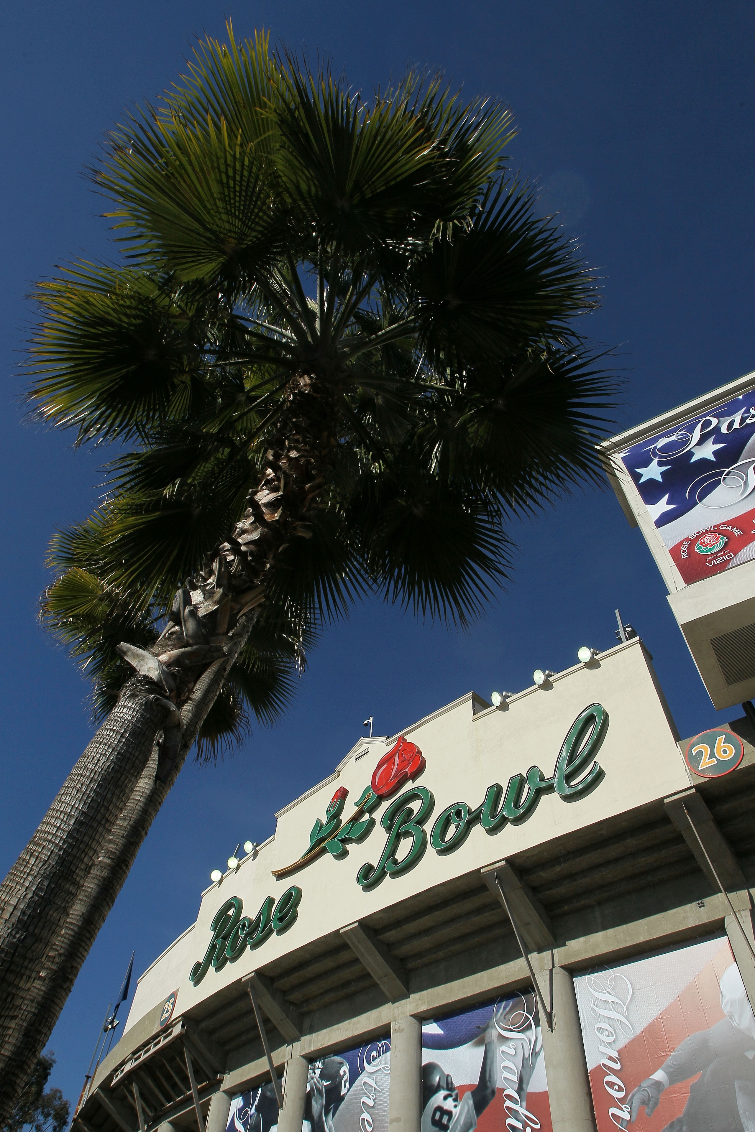 PASADENA, CA - JANUARY 01: A view of the Rose Bowl prior to the game between the Wisconsin Badgers and the TCU Horned Frogs in the 97th Rose Bowl game on January 1, 2011 in Pasadena, California. (Photo by Stephen Dunn/Getty Images) PASADENA, CA - JANUARY 01: A view of the Rose Bowl prior to the game between the Wisconsin Badgers and the TCU Horned Frogs in the 97th Rose Bowl game on January 1, 2011 in Pasadena, California. (Photo by Stephen Dunn/Getty Images)