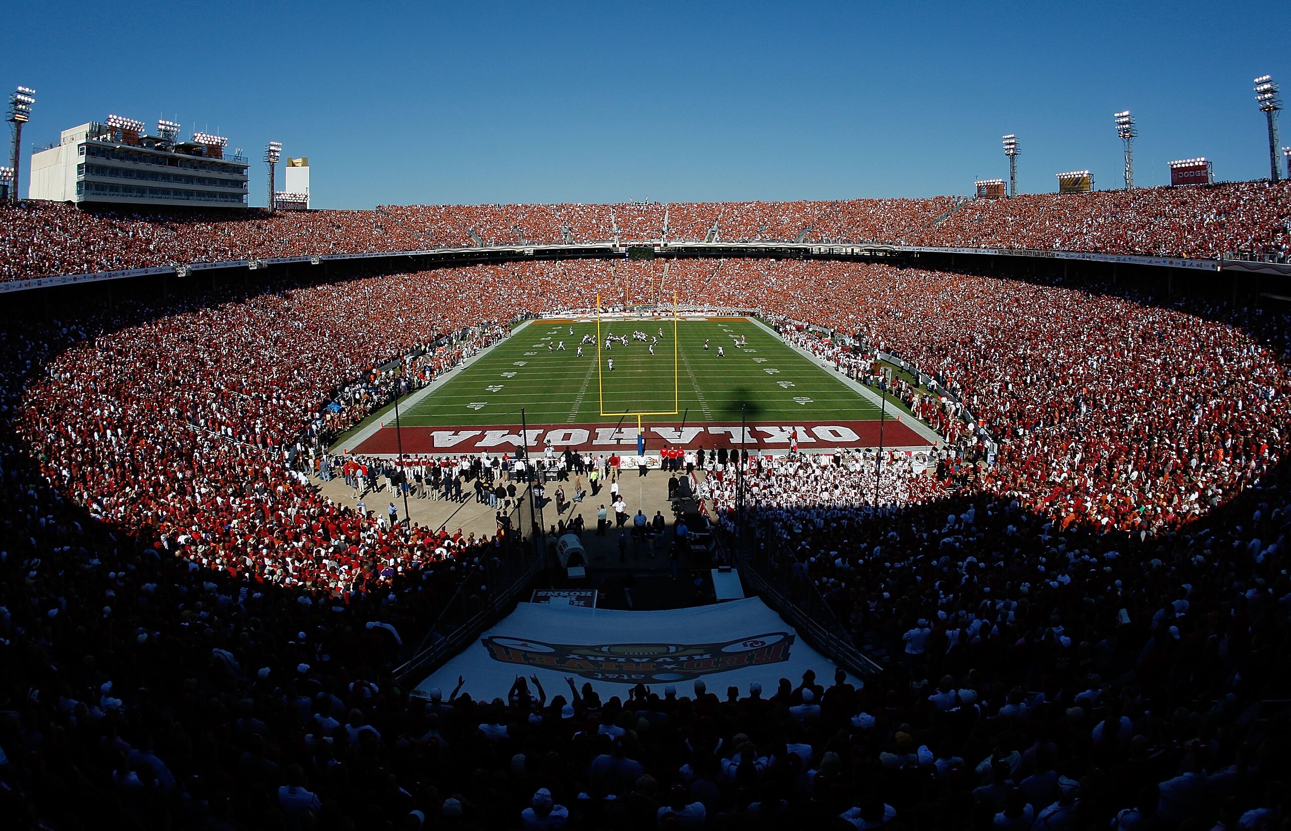 DALLAS - OCTOBER 17: A general view of play between the Oklahoma Sooners and the Texas Longhorns at Cotton Bowl on October 17, 2009 in Dallas, Texas. (Photo by Ronald Martinez/Getty Images) DALLAS - OCTOBER 17: A general view of play between the Oklahoma Sooners and the Texas Longhorns at Cotton Bowl on October 17, 2009 in Dallas, Texas. (Photo by Ronald Martinez/Getty Images)