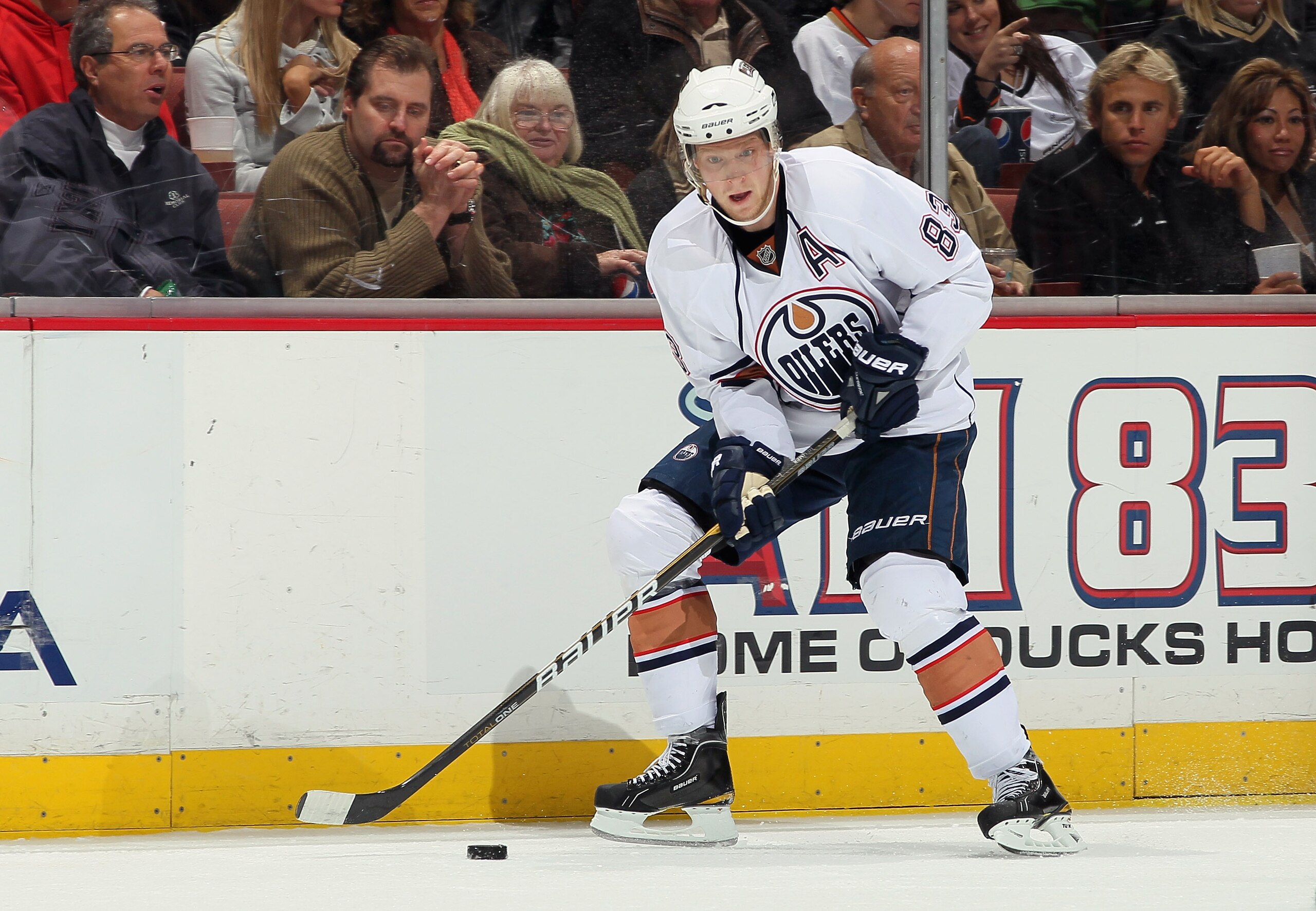 ANAHEIM, CA - NOVEMBER 21:  Ales Hemsky #83 of the Edmonton Oilers skates against the Anaheim Ducks at the Honda Center on November 21, 2010 in Anaheim, California.  (Photo by Jeff Gross/Getty Images)