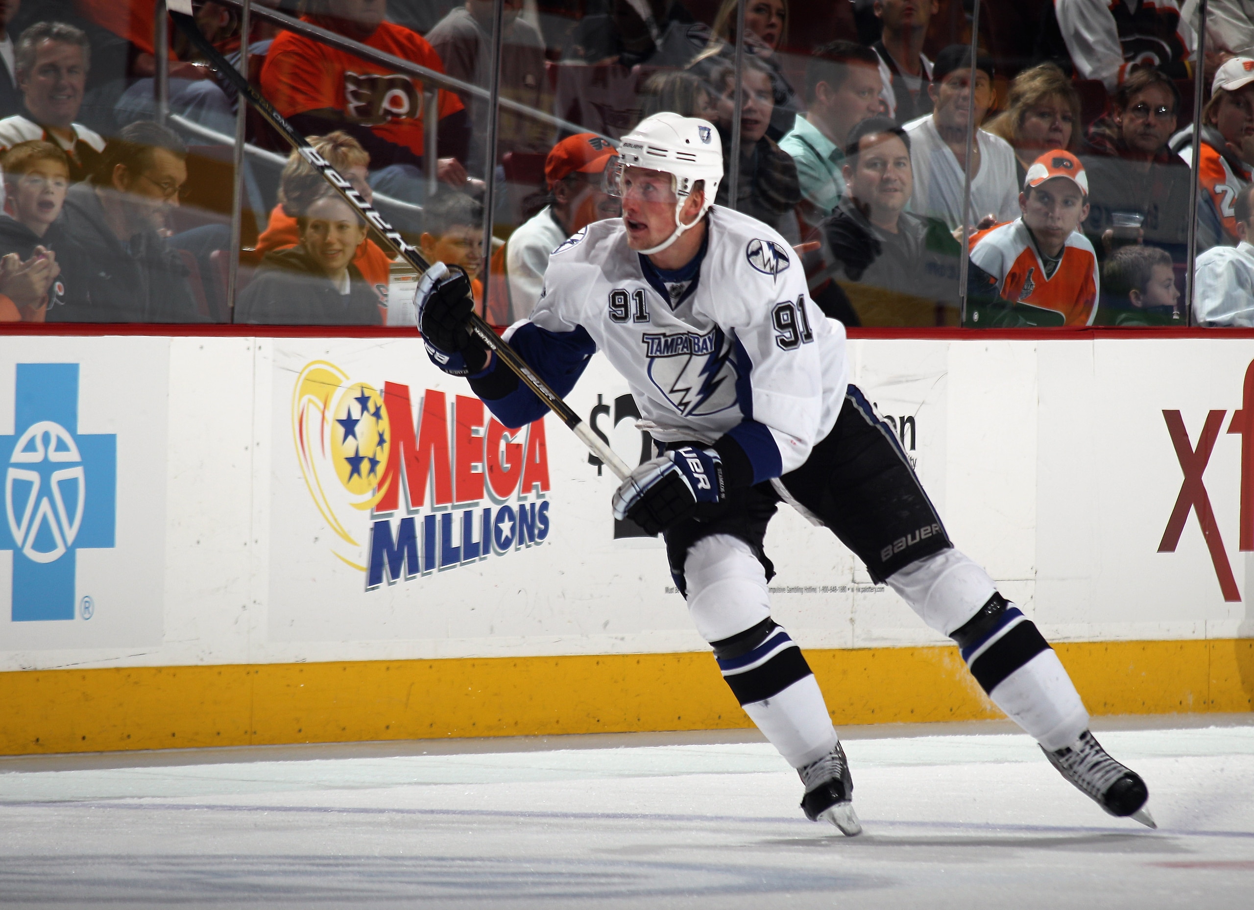 PHILADELPHIA - NOVEMBER 18:  Steven Stamkos #91 of the Tampa Bay Lightning skates against the Philadelphia Flyers at the Wells Fargo Center on November 18, 2010 in Philadelphia, Pennsylvania. The Lightning defeated the Flyers 8-7.  (Photo by Bruce Bennett