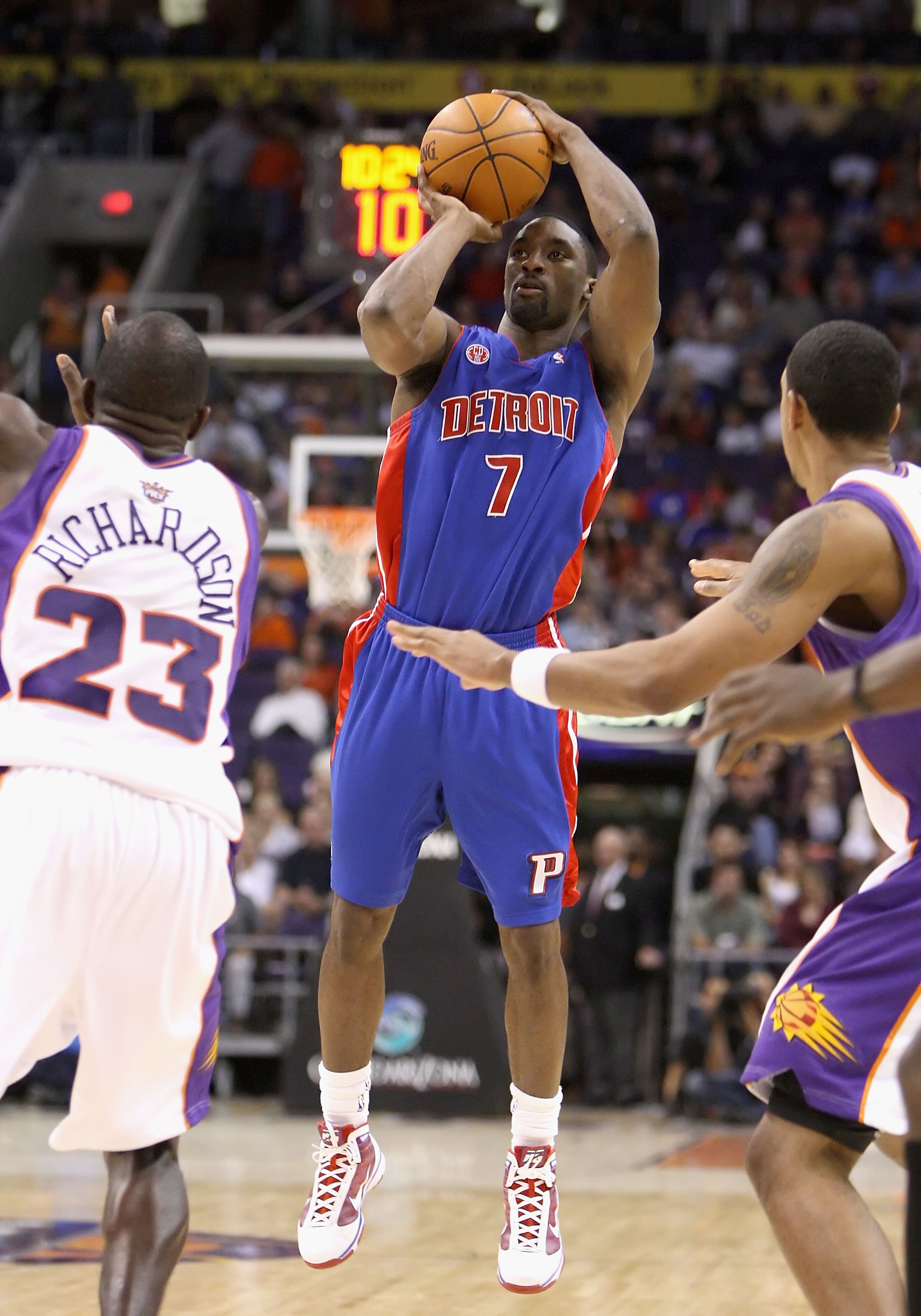 PHOENIX - NOVEMBER 22:  Ben Gordon #7 of the Detroit Pistons puts up a shot during the NBA game against the Phoenix Suns at US Airways Center on November 22, 2009 in Phoenix, Arizona. The Suns defeated the Pistons 117-91.  NOTE TO USER: User expressly ack