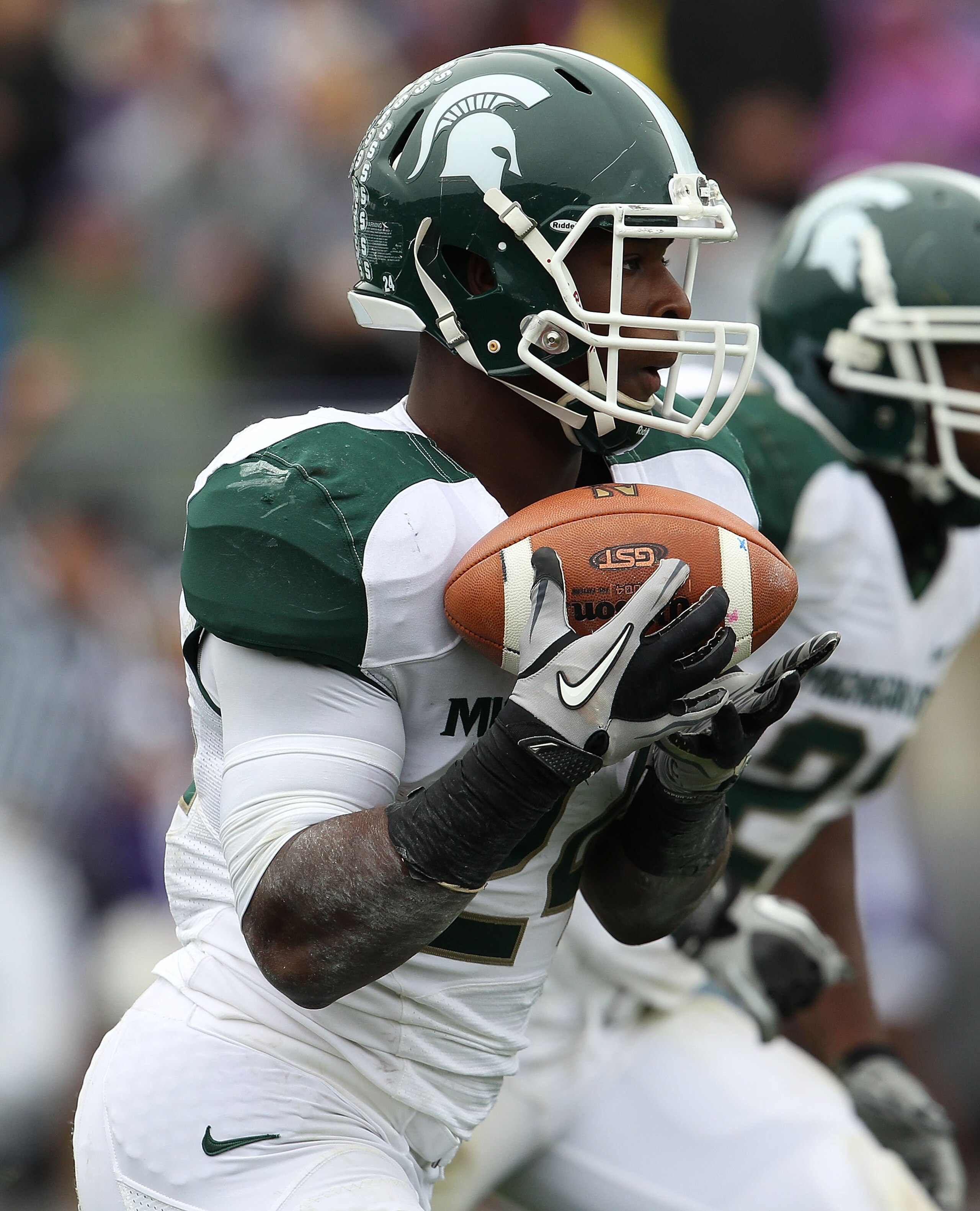 EVANSTON, IL - OCTOBER 23: Le'Veon Bell #24 of the Michigan State Spartan sfields a kick-off against the Northwestern Wildcats at Ryan Field on October 23, 2010 in Evanston, Illinois. Michigan State defeated Northwestern 35-27. (Photo by Jonathan Daniel/G