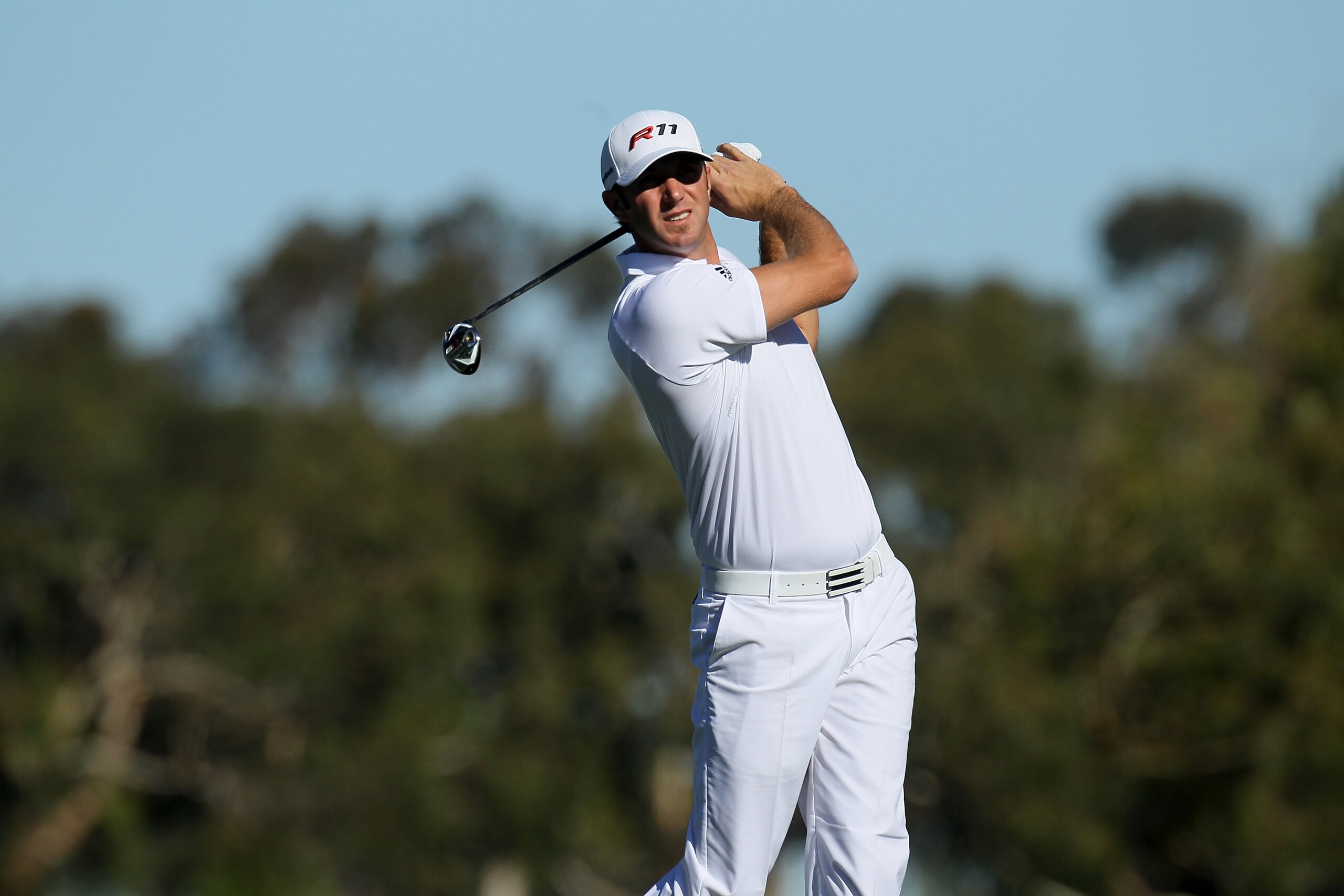LA JOLLA, CA - JANUARY 27:  Dustin Johnson hits his tee shot on the second hole during round one of the Farmers Insurance Open at Torrey Pines North Course on January 27, 2011 in La Jolla, California.  (Photo by Stephen Dunn/Getty Images)