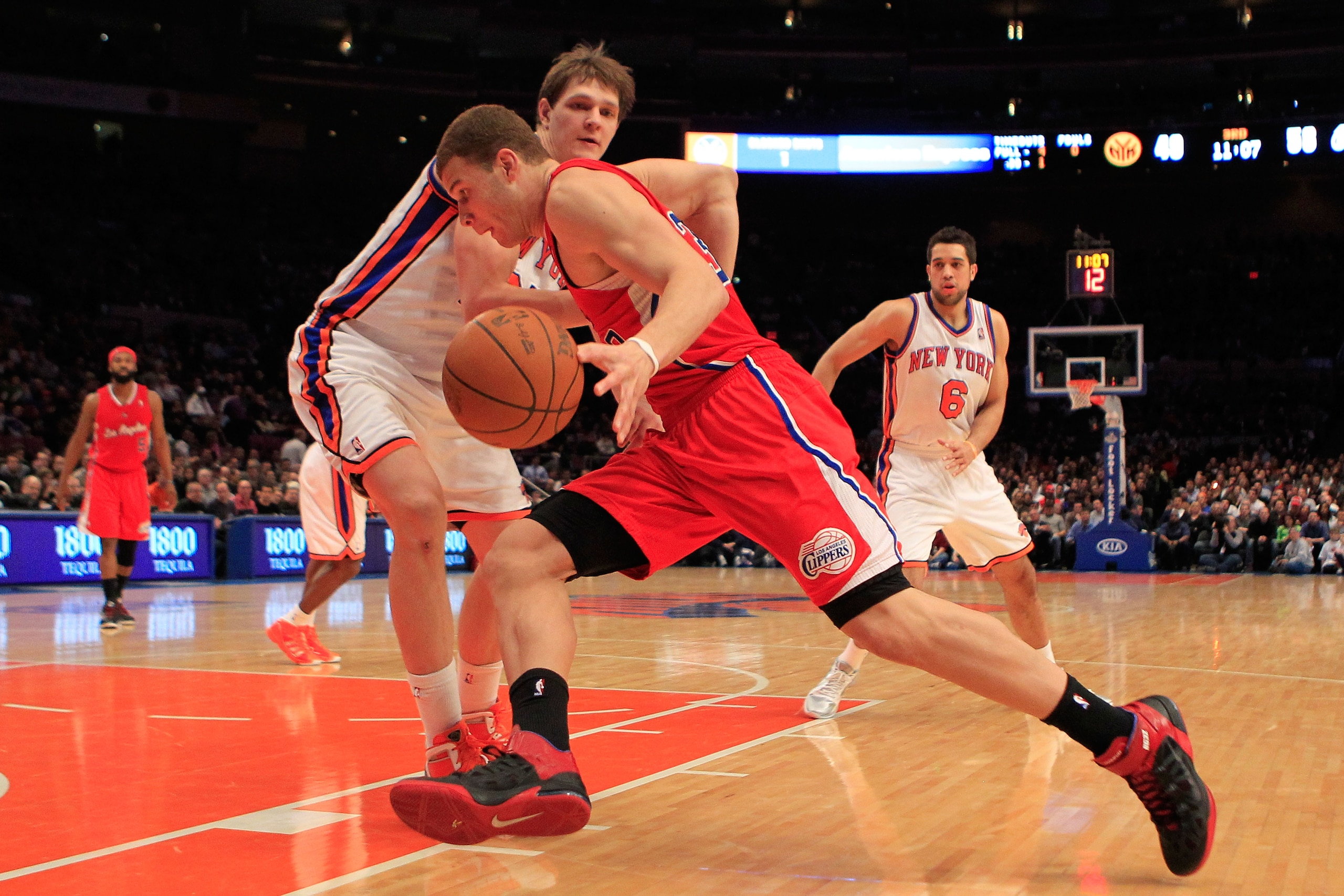 NEW YORK, NY - FEBRUARY 09: Blake Griffin #32 of the Los Angeles Clippers drives against Timofey Mozgov #25 of the New York Knicks at Madison Square Garden on February 9, 2011 in New York City. NOTE TO USER: User expressly acknowledges and agrees that, by NEW YORK, NY - FEBRUARY 09: Blake Griffin #32 of the Los Angeles Clippers drives against Timofey Mozgov #25 of the New York Knicks at Madison Square Garden on February 9, 2011 in New York City. NOTE TO USER: User expressly acknowledges and agrees that, by