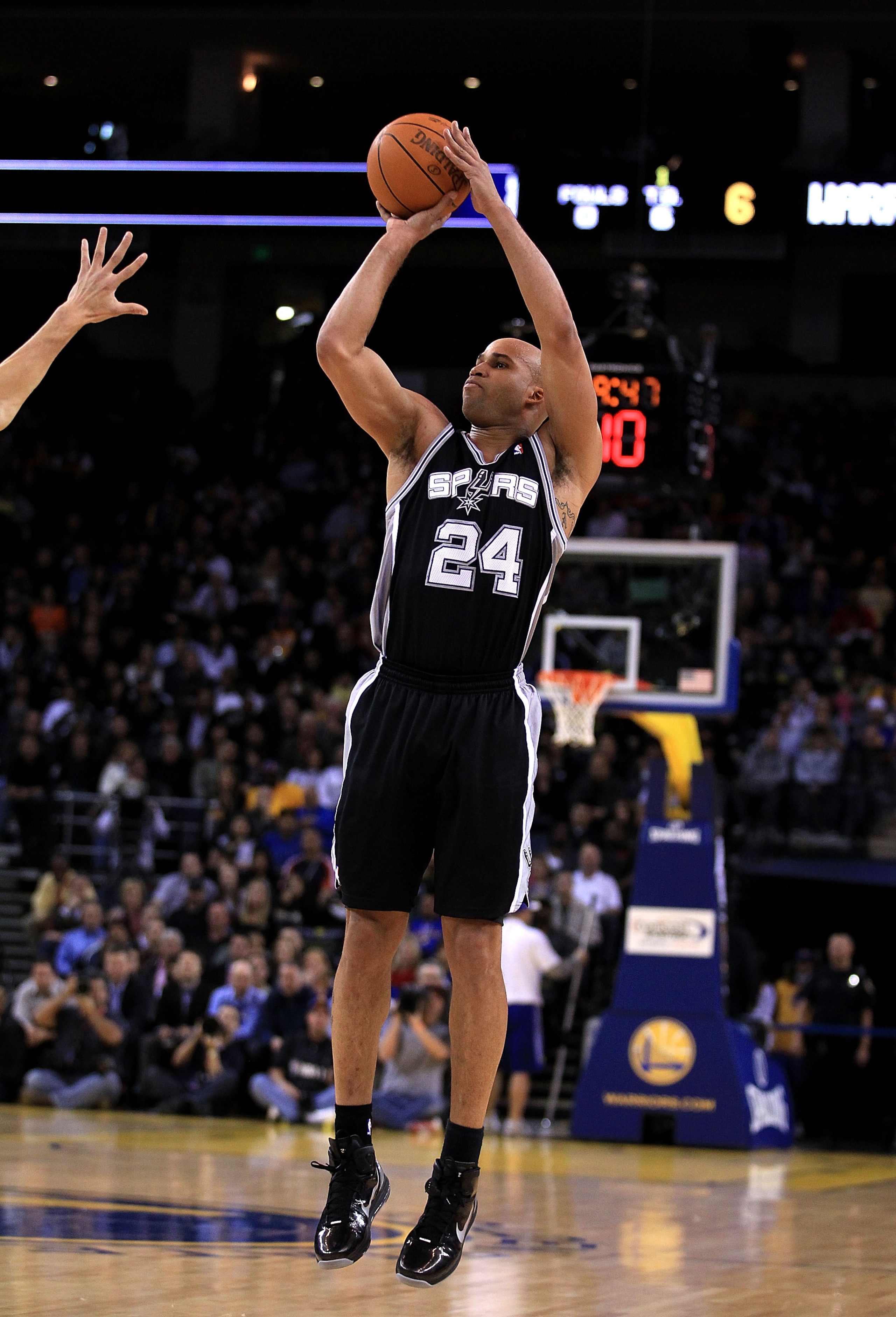 OAKLAND, CA - JANUARY 24:  Richard Jefferson #24 of the San Antonio Spurs in action against the Golden State Warriors at Oracle Arena on January 24, 2011 in Oakland, California.  NOTE TO USER: User expressly acknowledges and agrees that, by downloading an